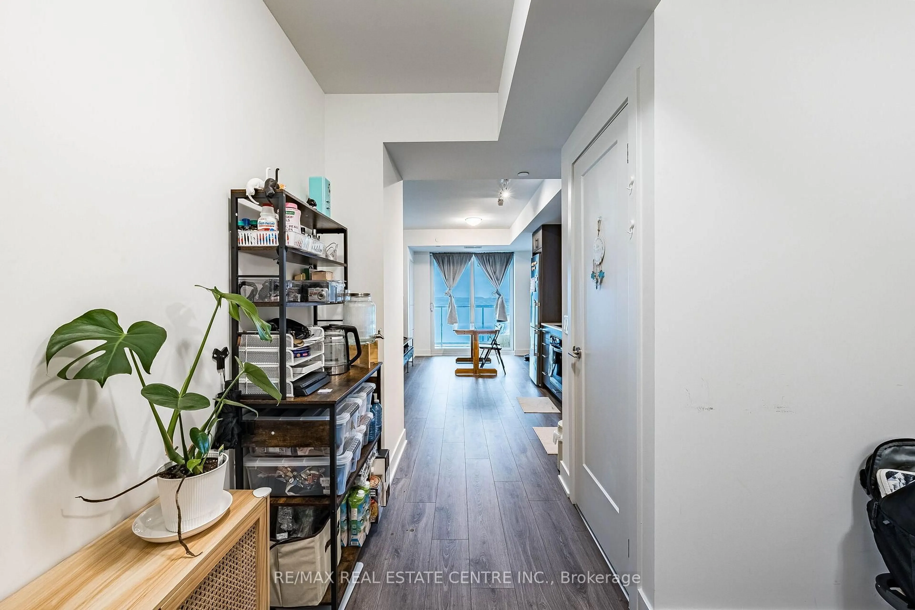 Indoor entryway for 2545 Simcoe St N #2401, Oshawa Ontario L1L 0W3