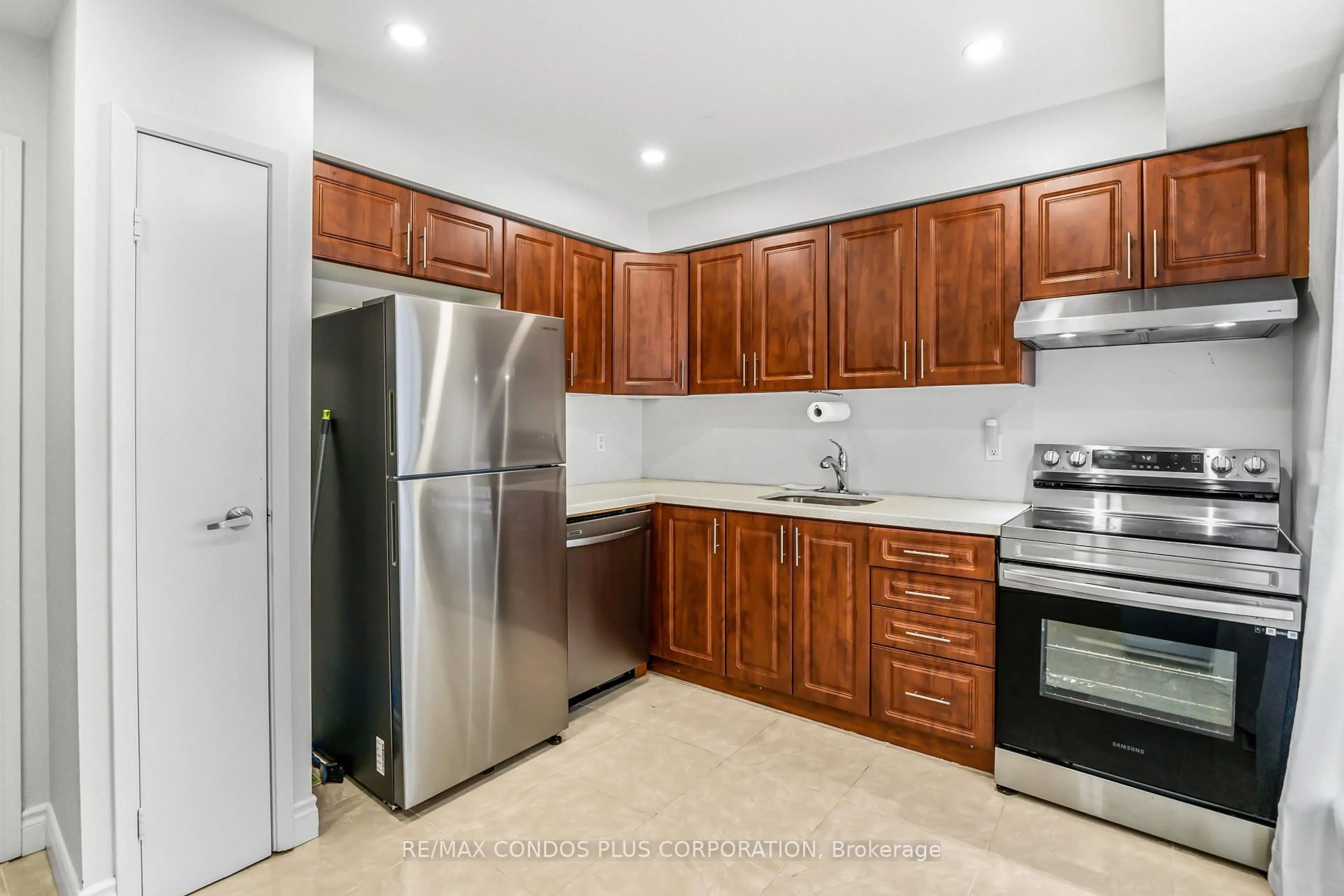Standard kitchen, unknown for 222 Pearson St #39, Oshawa Ontario L1G 7C6