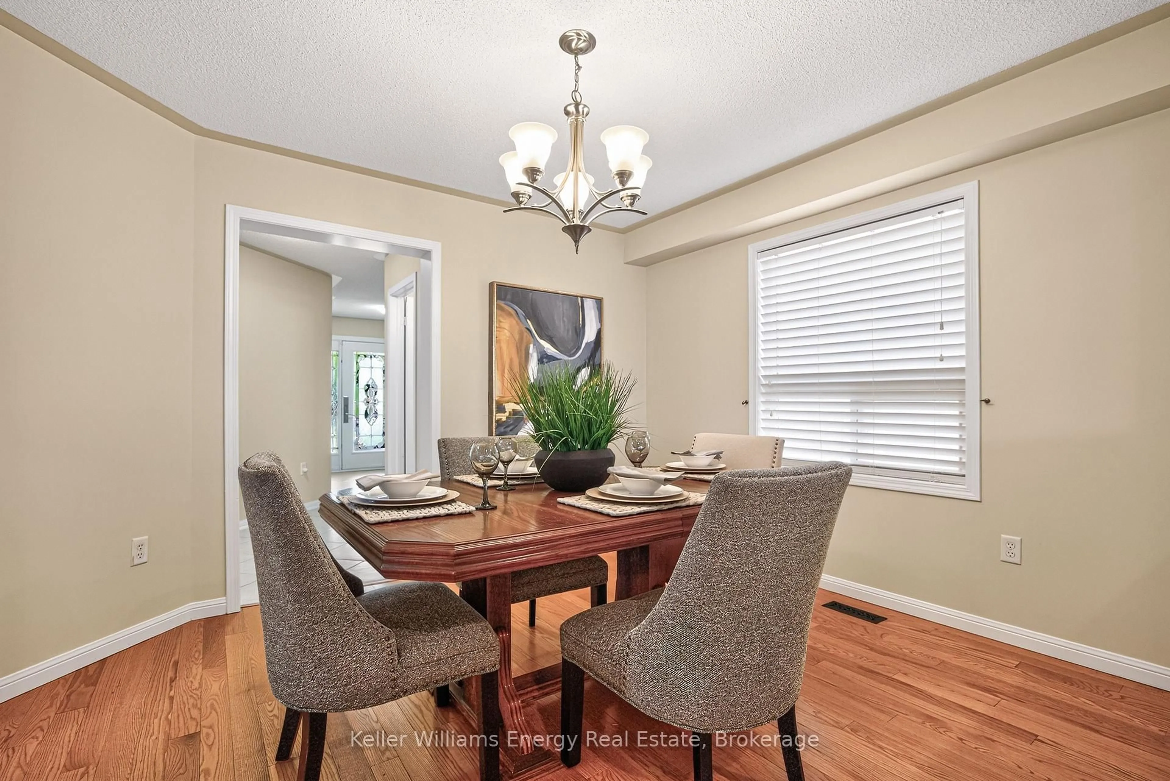 Dining room, wood/laminate floor for 4 Holman Crt, Whitby Ontario L1P 1W9
