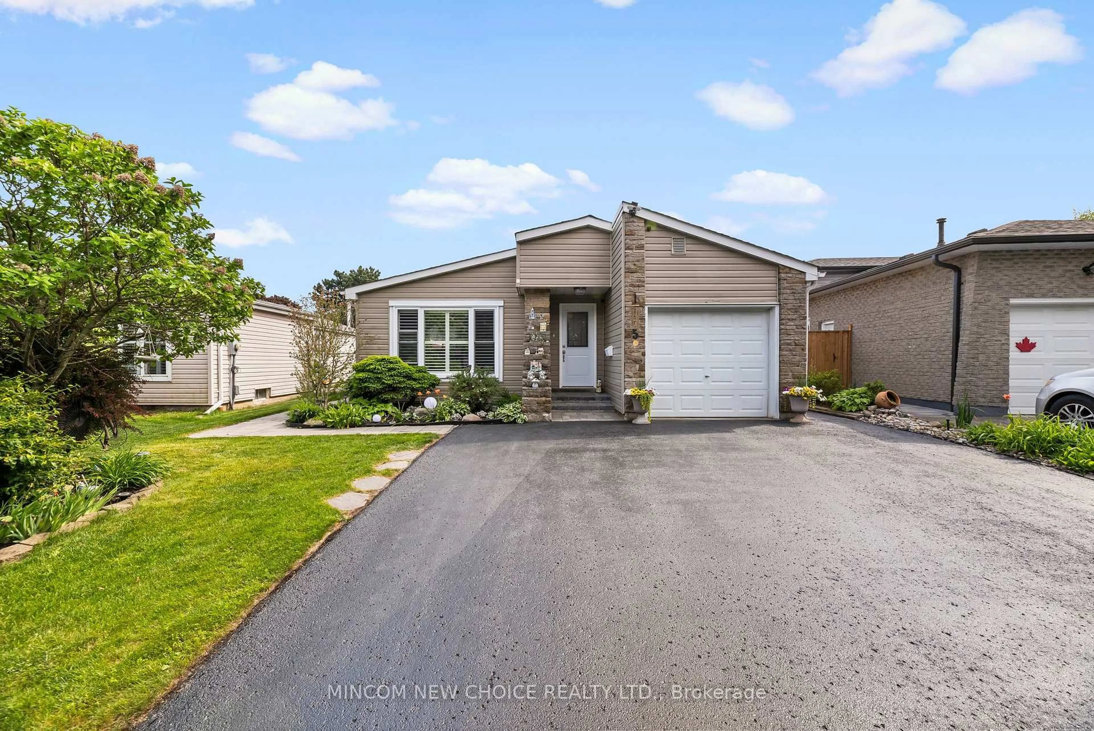Unknown for 5 Bolland Cres, Ajax Ontario L1S 3G8