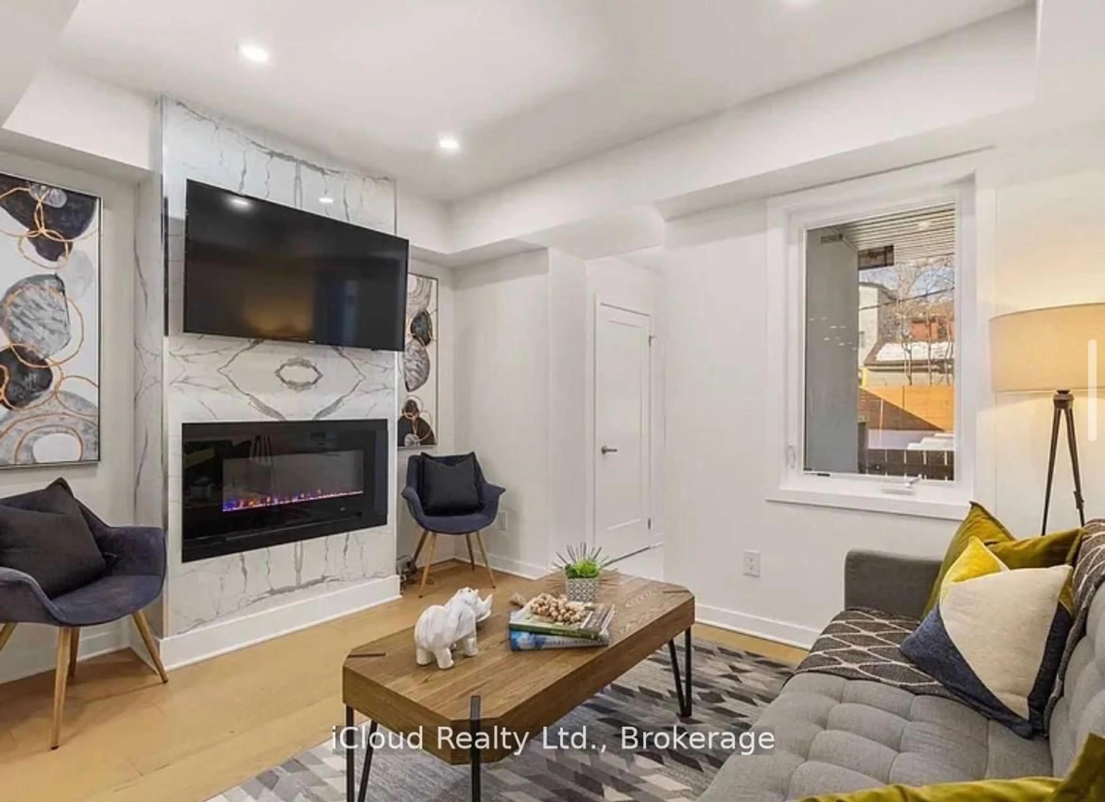 Living room with furniture, unknown for 386 Coxwell Ave, Toronto Ontario M4L 3B7