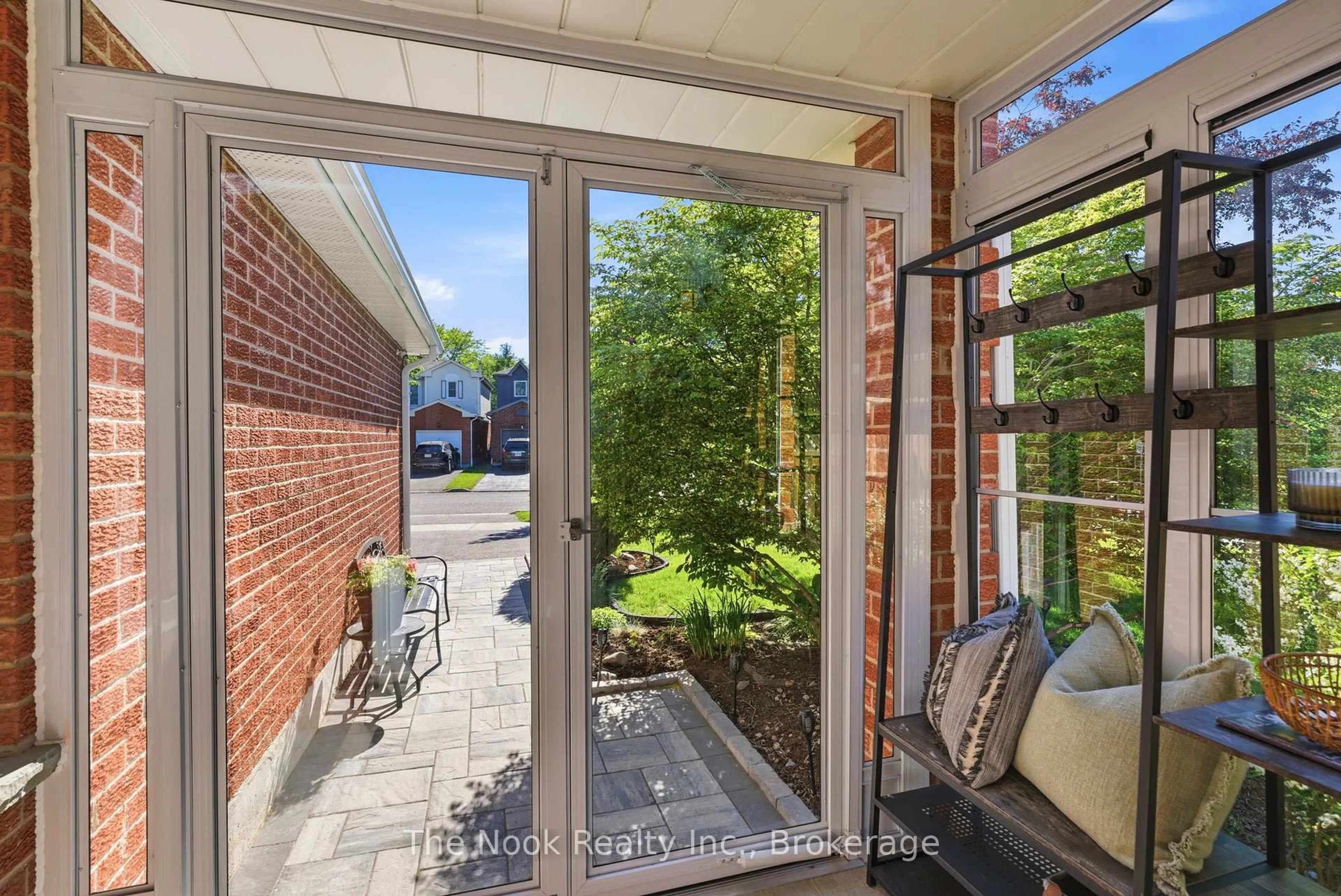 Unknown for 5 Teddington Cres, Whitby Ontario L1R 1S4