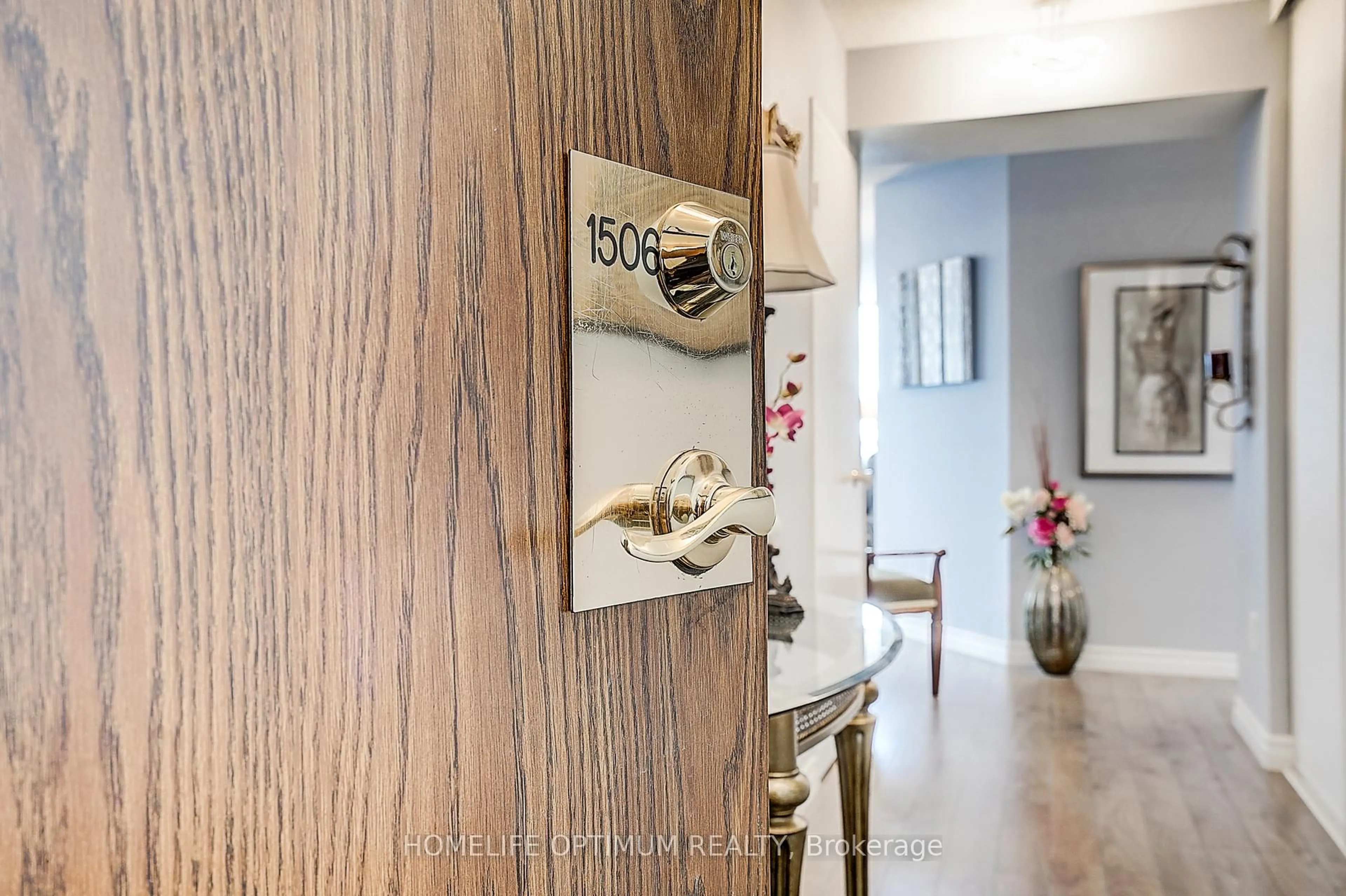 Indoor entryway for 330 Alton Towers Circ #1506, Toronto Ontario M1V 5H3