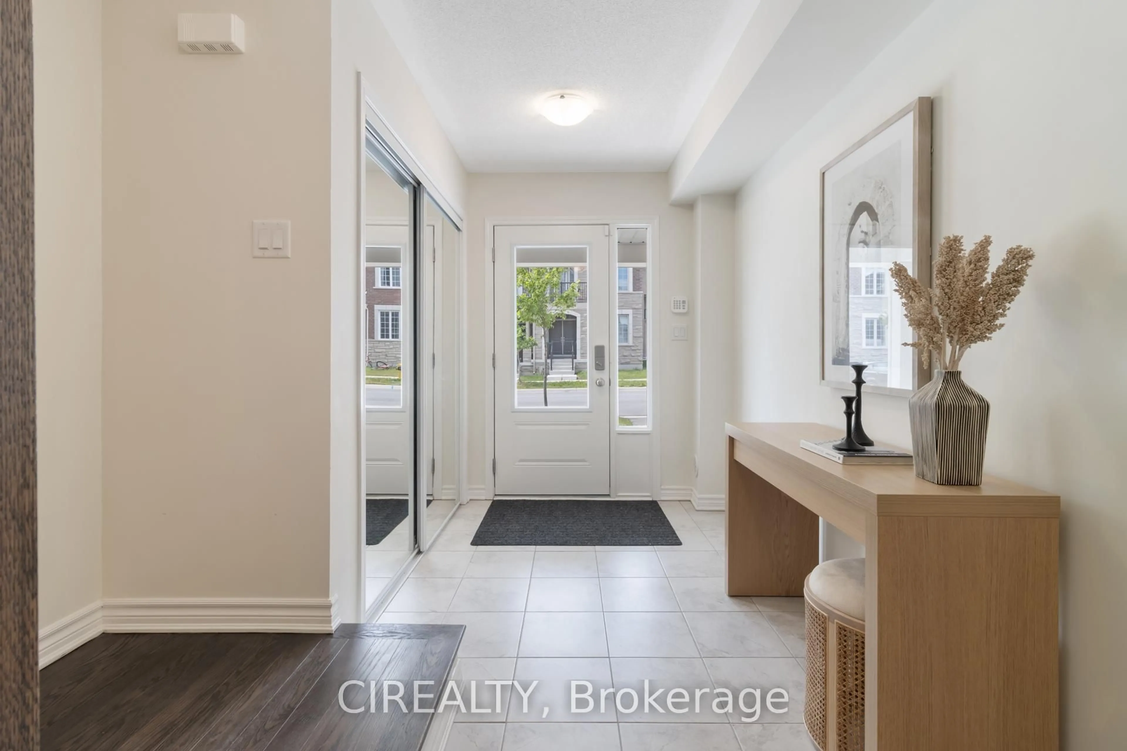 Indoor entryway for 3349 Thunderbird Prom, Pickering Ontario L1X 0N1