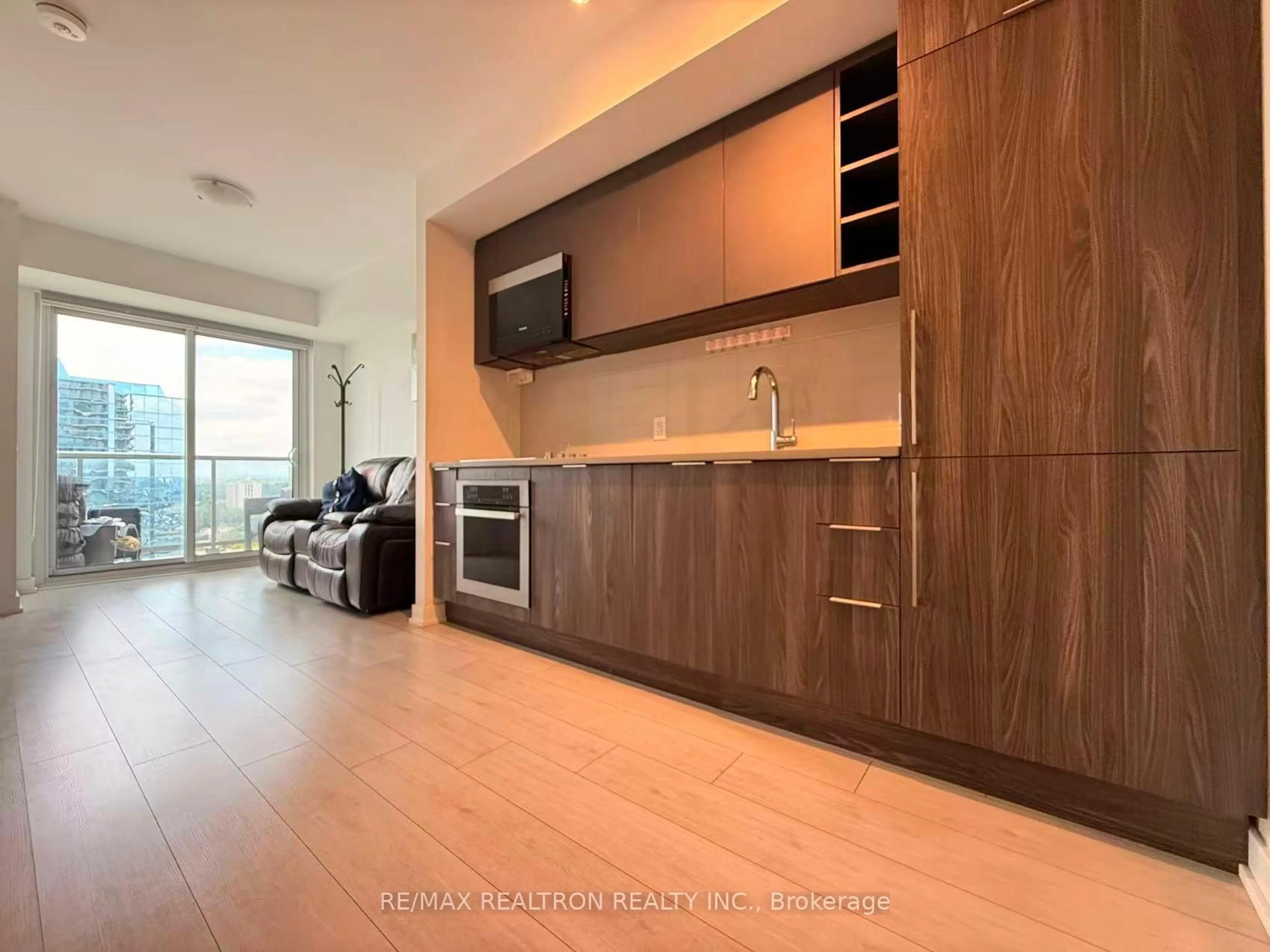 Open concept kitchen, wood/laminate floor for 2031 Kennedy Rd #1719, Toronto Ontario M1T 0B8