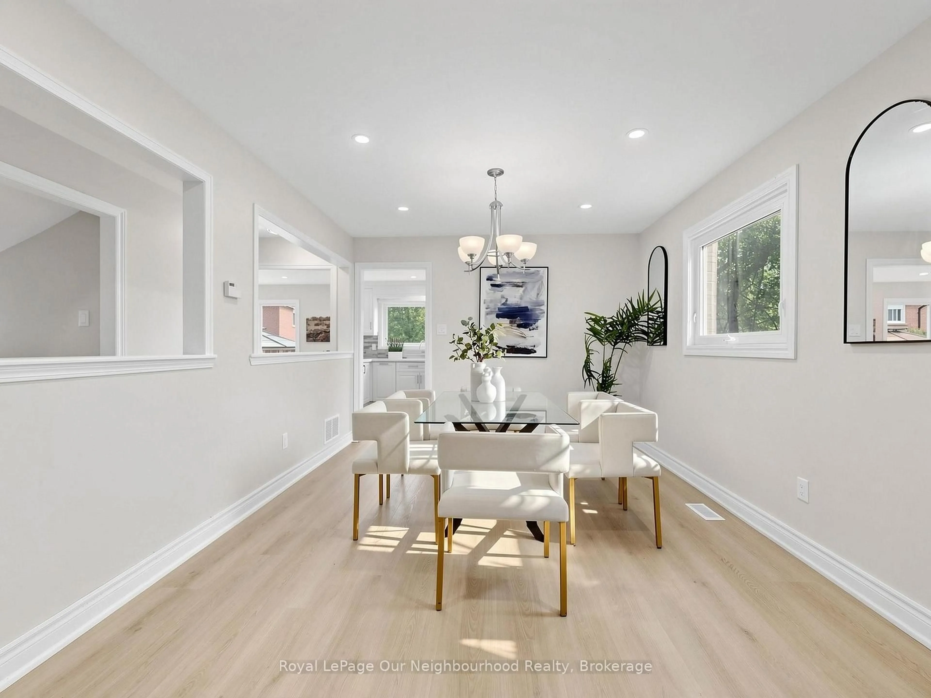 Dining room, wood/laminate floor for 660 Dunn Cres, Pickering Ontario L1W 3T3