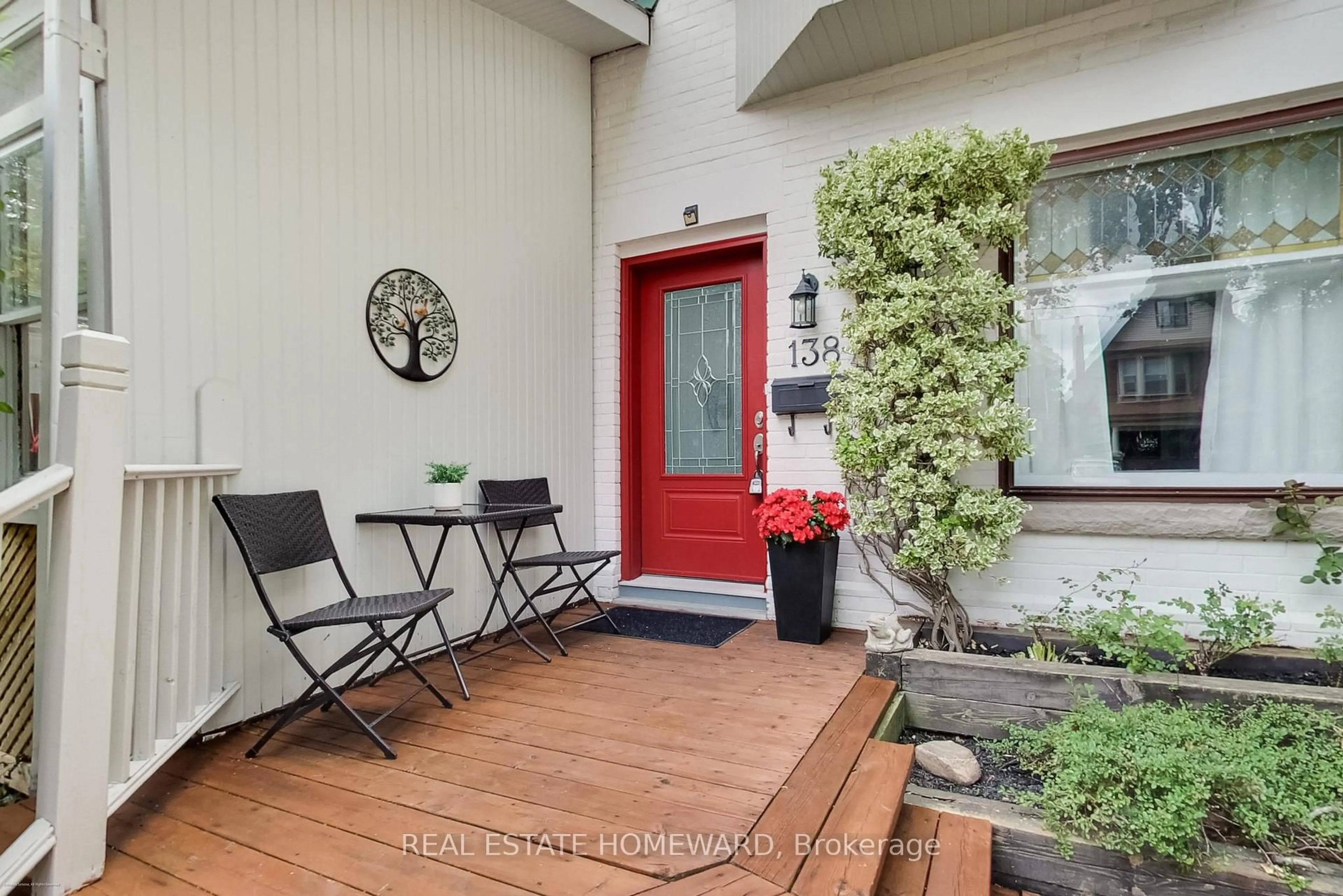 Patio, street for 138 Lee Ave, Toronto Ontario M4E 2P3