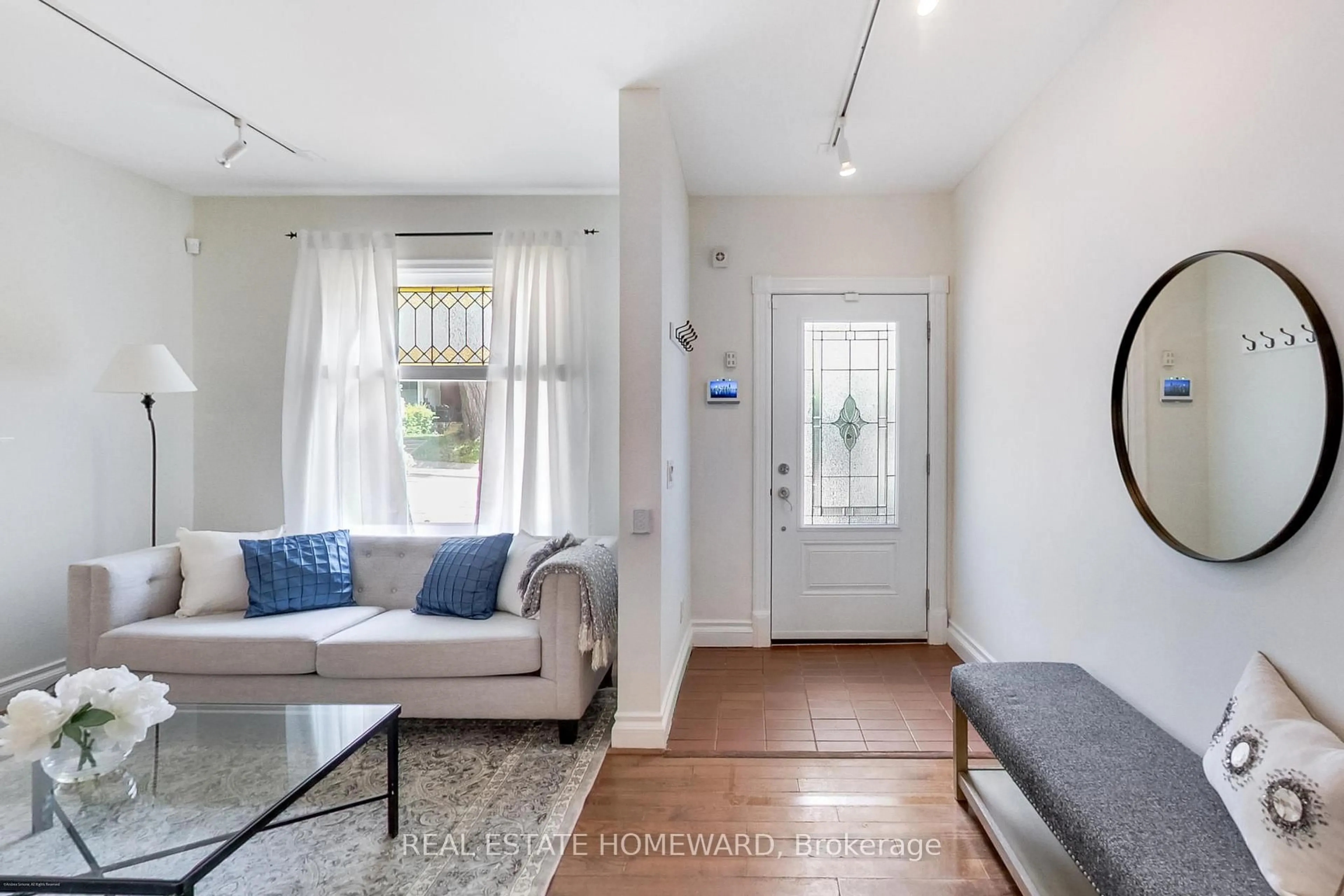 Indoor entryway for 138 Lee Ave, Toronto Ontario M4E 2P3
