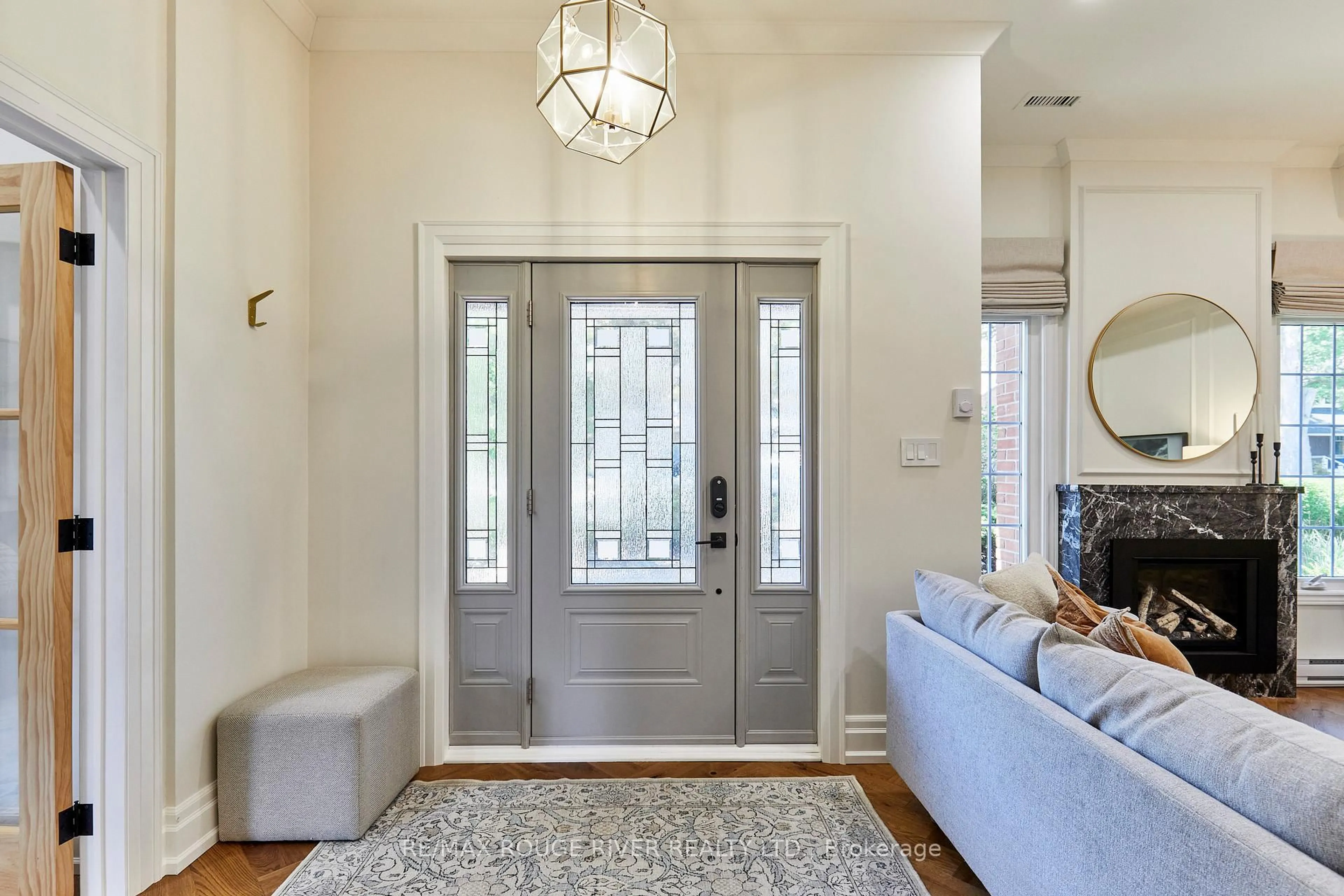 Indoor entryway for 110 Mary St #4, Whitby Ontario L1N 8M5