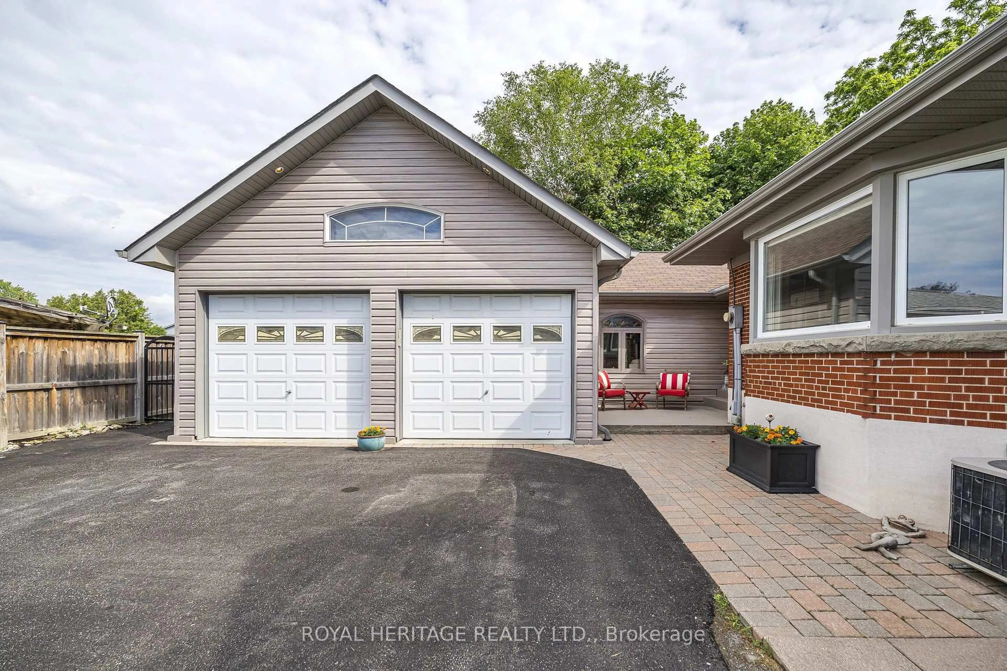 Unknown for 956 Bayshore Crt, Pickering Ontario L1W 2Y3