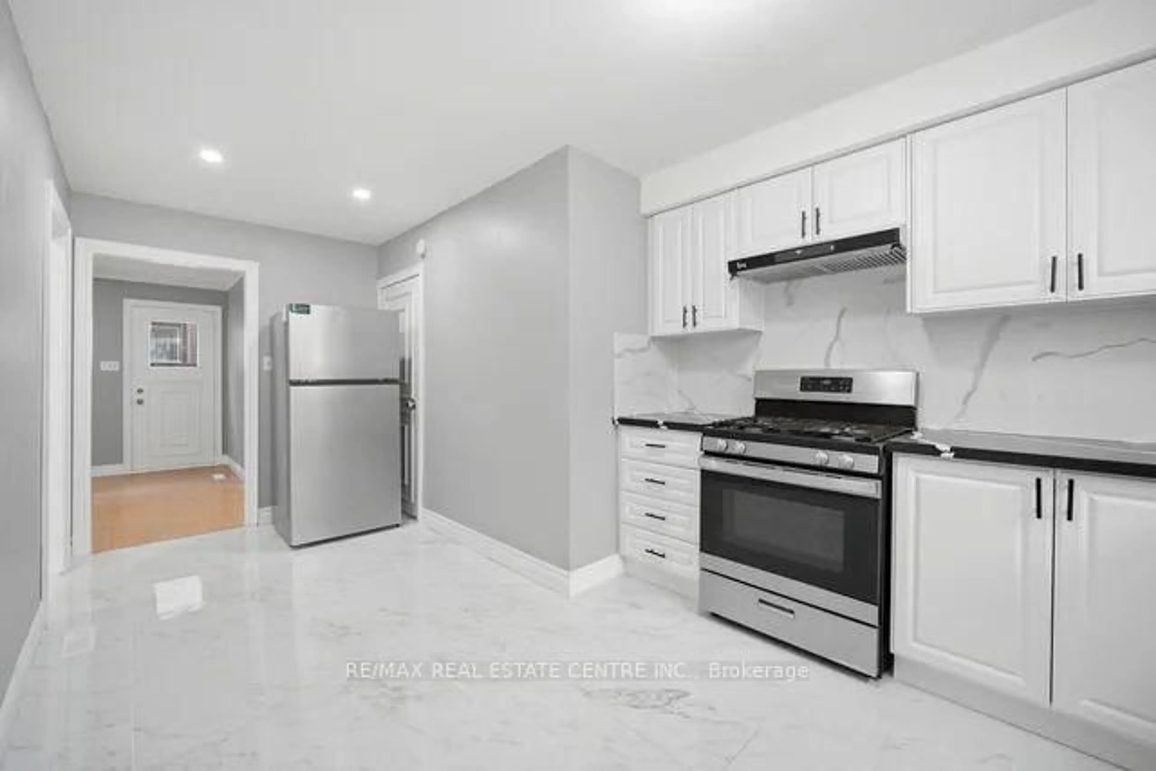 Standard kitchen, ceramic/tile floor for 53 Farmhill Crt, Toronto Ontario M1B 2M1