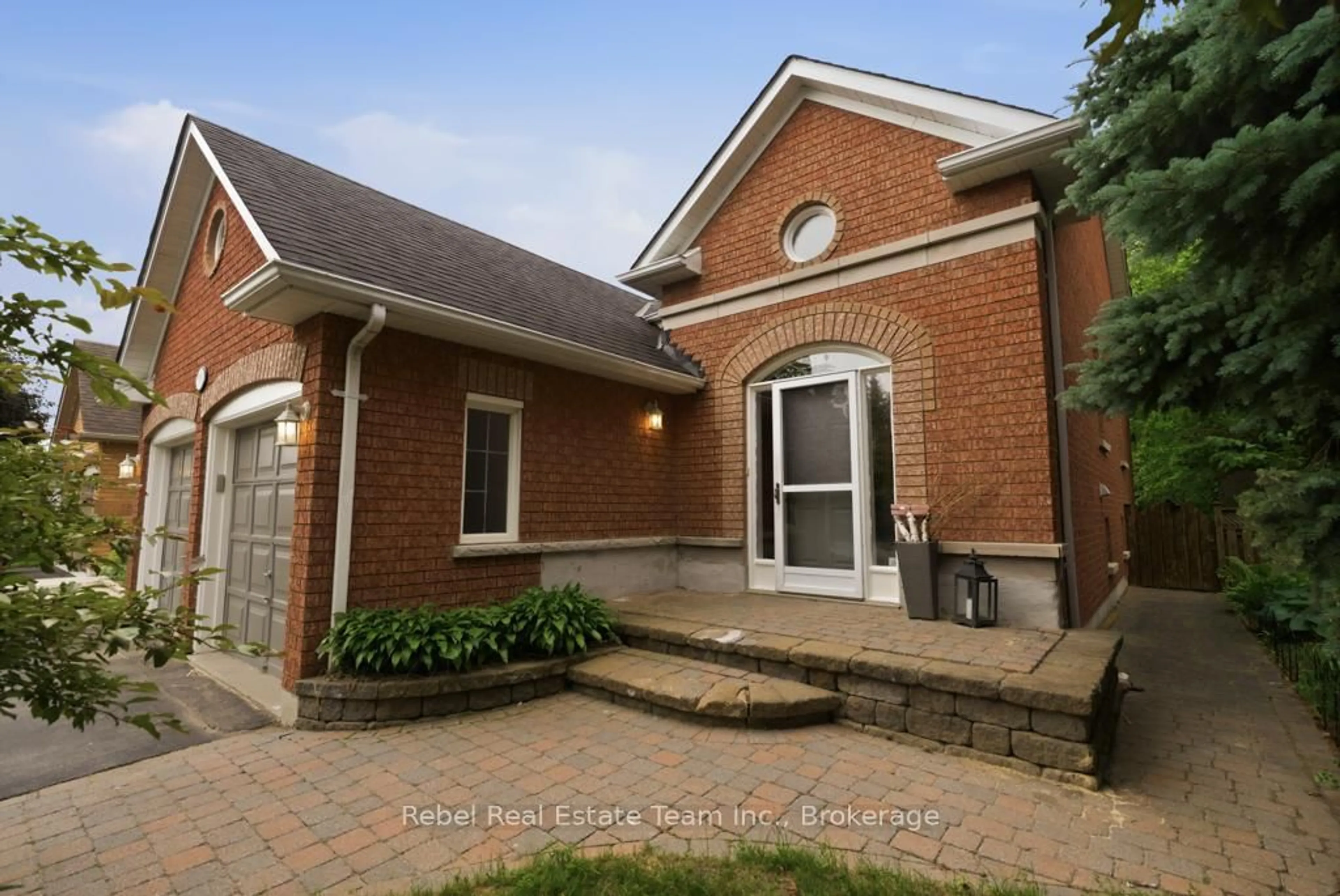 Home with brick exterior material, street for 1595 Edenwood Crt, Oshawa Ontario L1G 7Y6