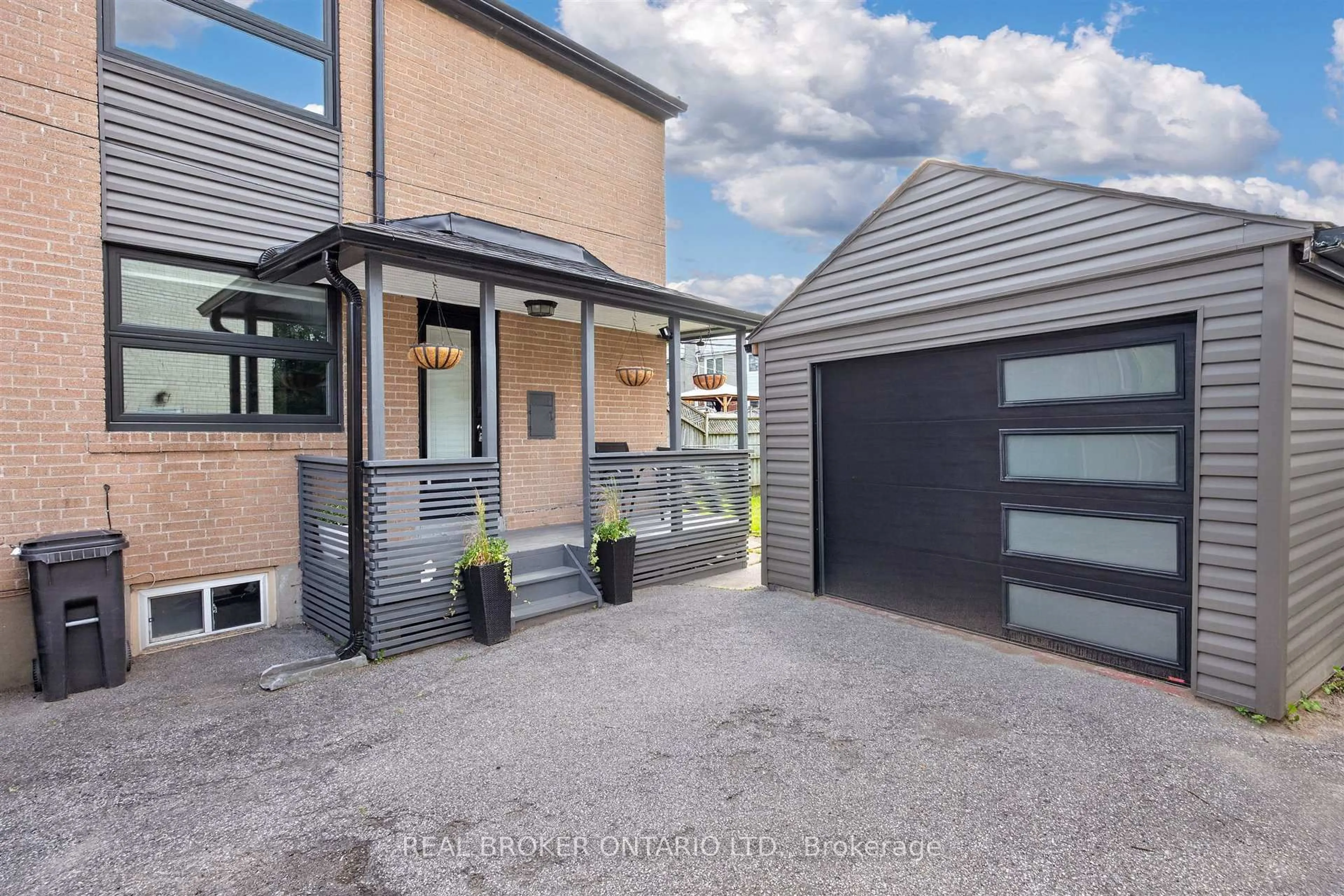 A pic from outside/outdoor area/front of a property/back of a property/a pic from drone, street for 30 Willowmount Dr, Toronto Ontario M1L 1Y1