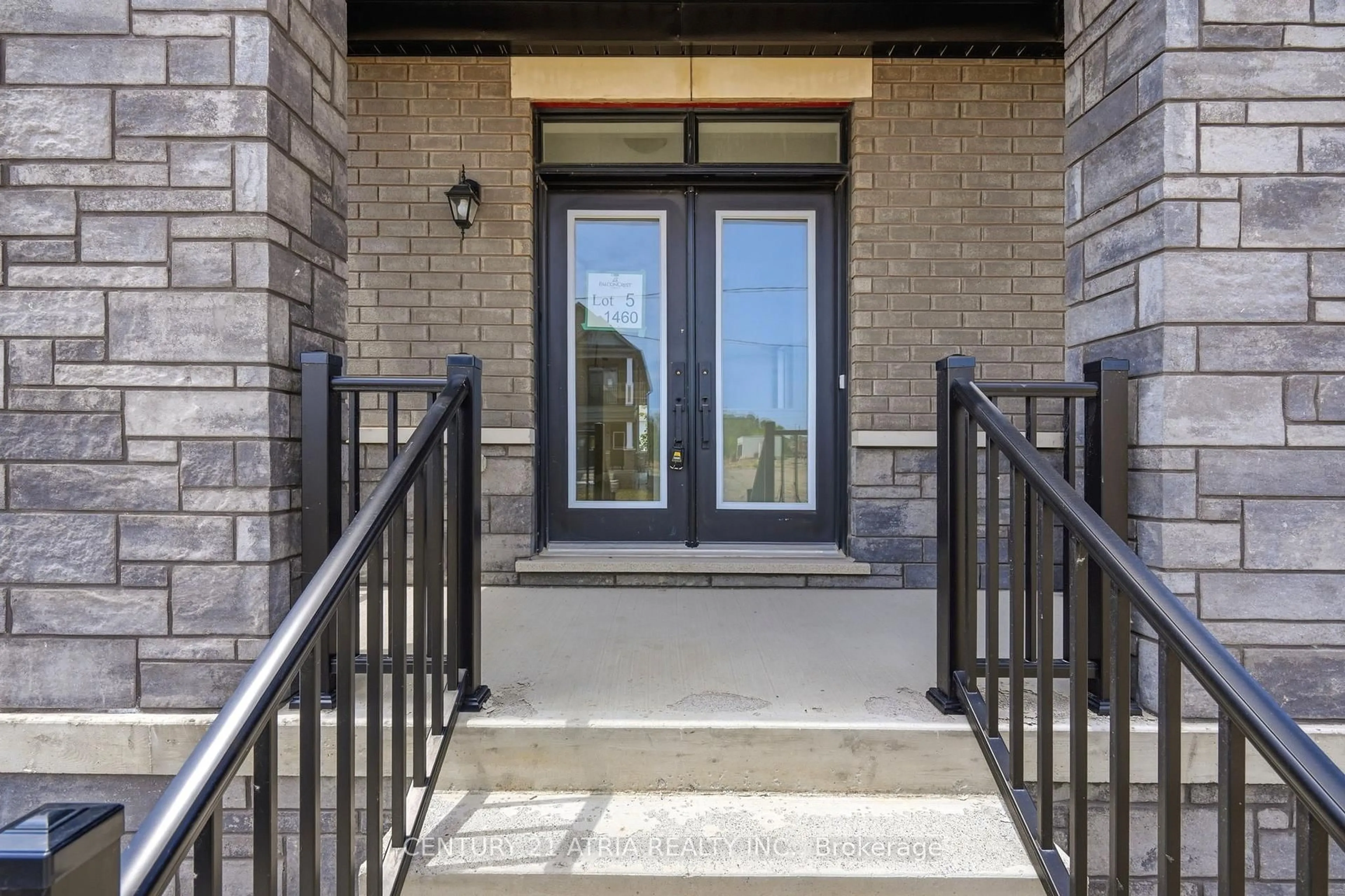 Indoor entryway for 1460 Mayport Dr, Oshawa Ontario L1J 8E6