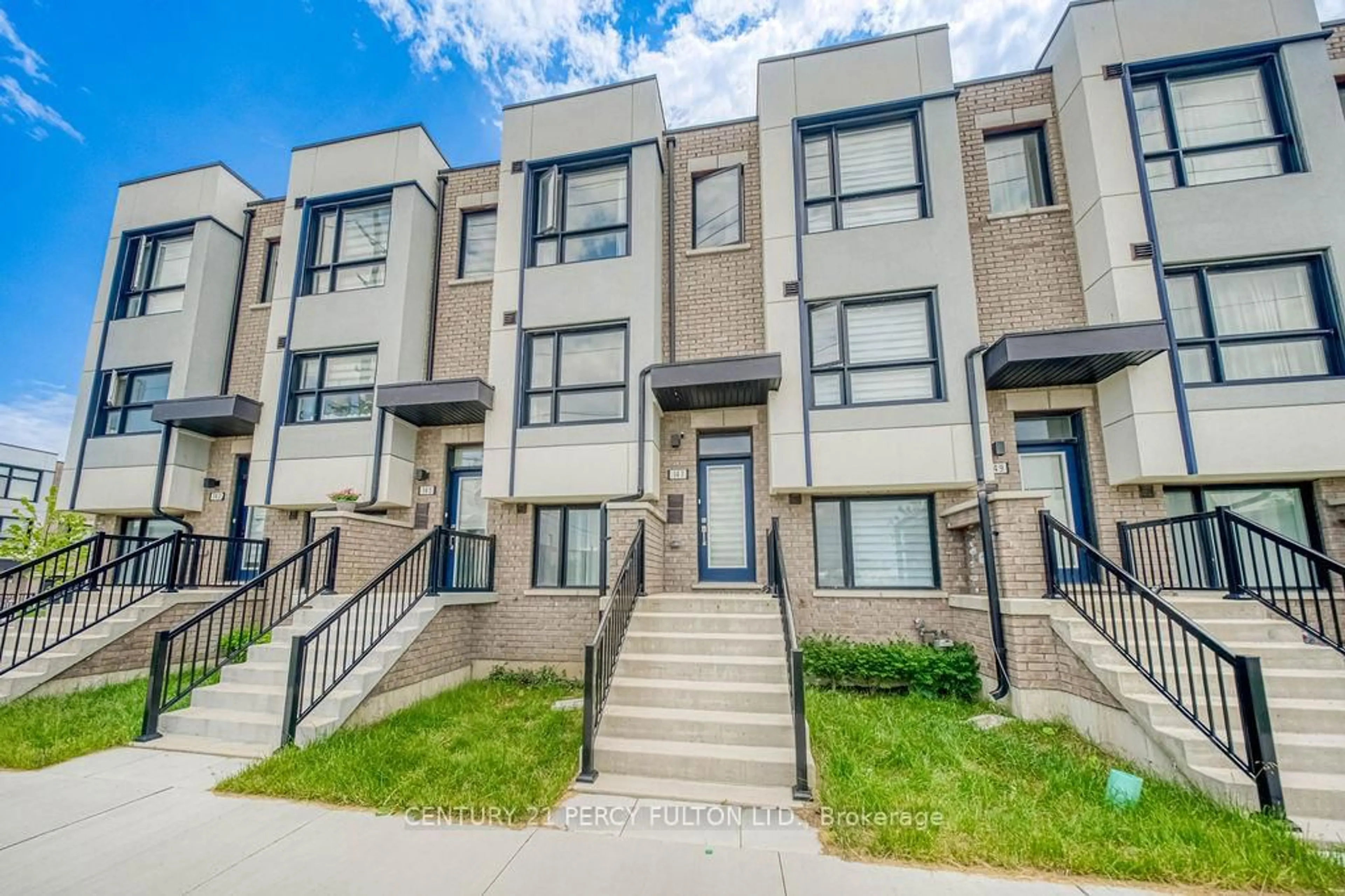 A pic from outside/outdoor area/front of a property/back of a property/a pic from drone, street for 147 Hunt St, Ajax Ontario L1S 7M3