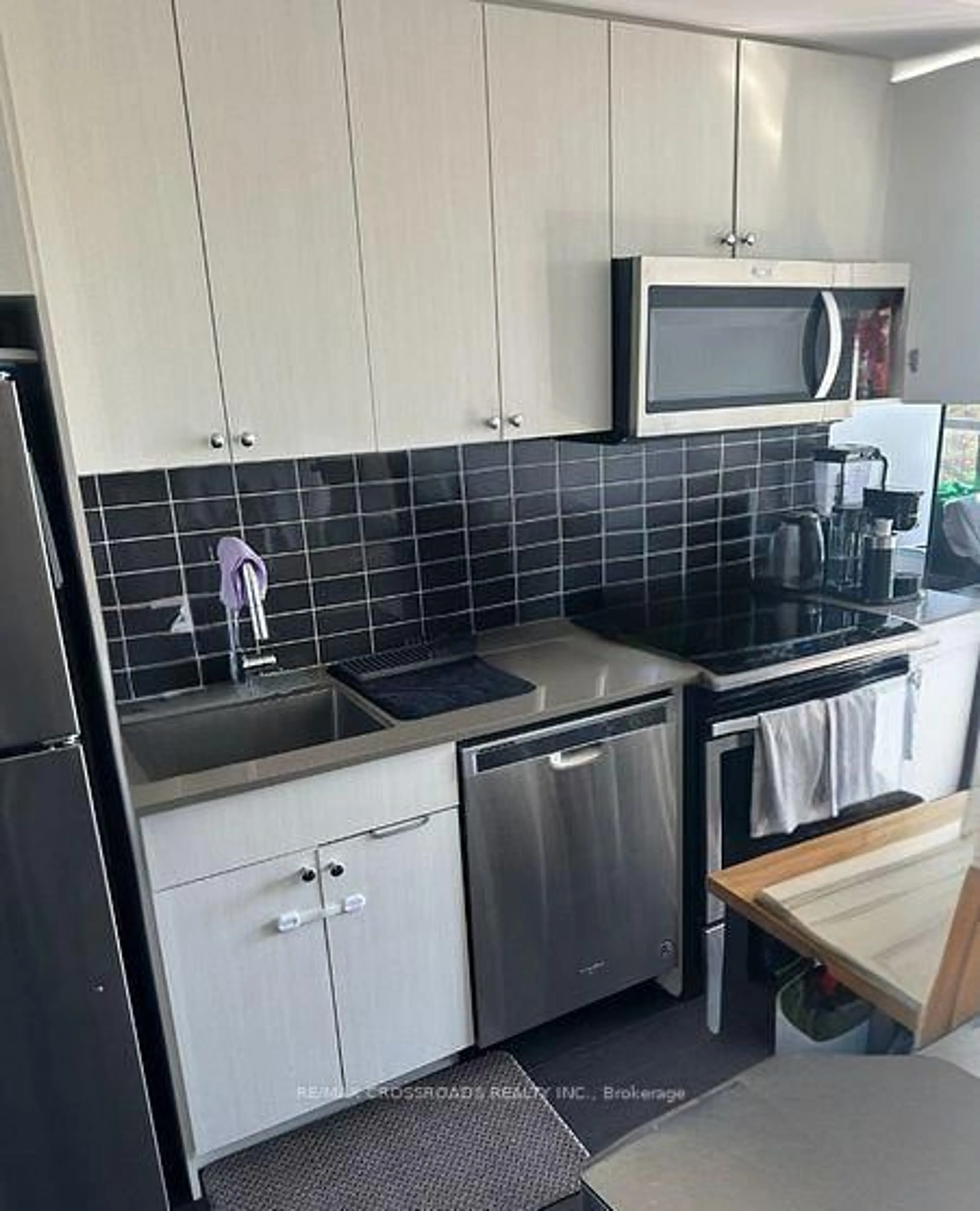 Standard kitchen, unknown for 2799 Kingston Rd #628, Toronto Ontario M1M 1N1