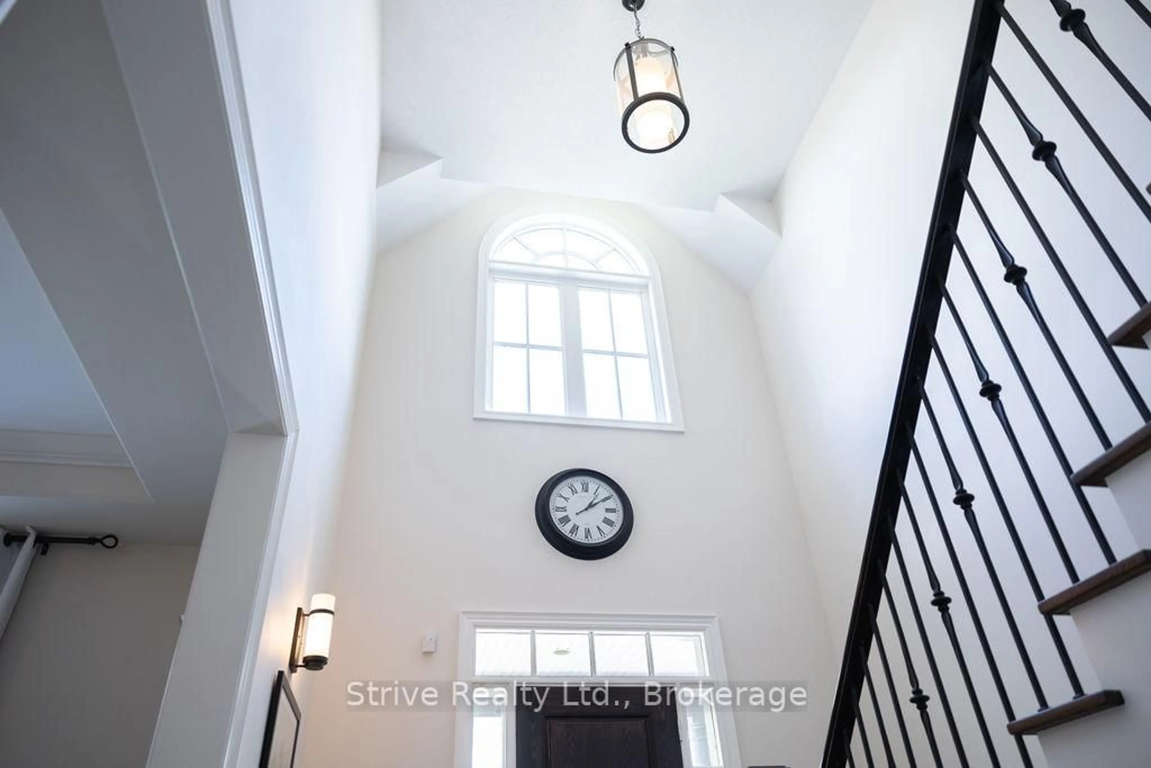 Indoor foyer for 77 Mclellan Crt, Clarington Ontario L1E 1Z9