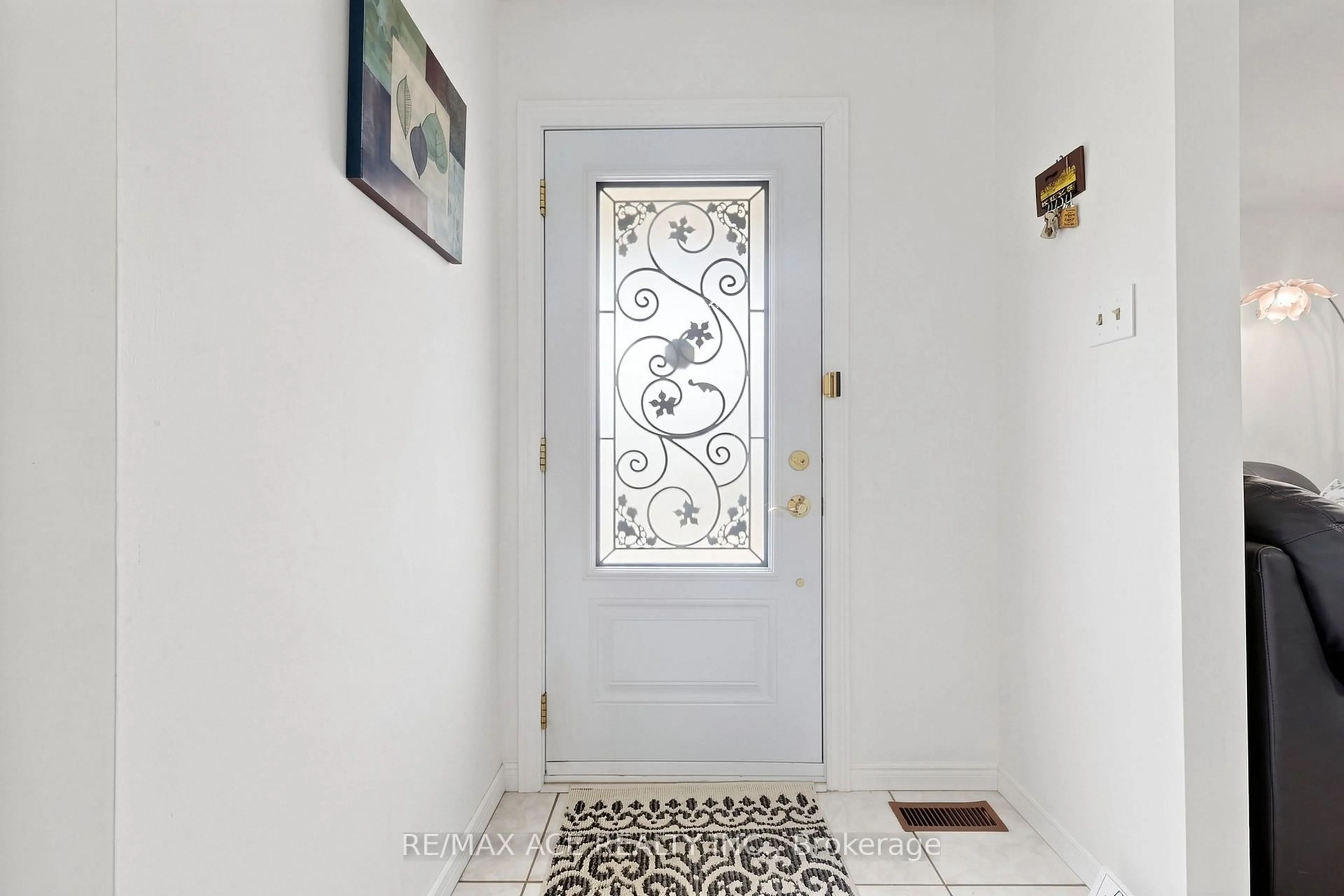 Indoor entryway for 159 Heale Ave, Toronto Ontario M1N 3Y2