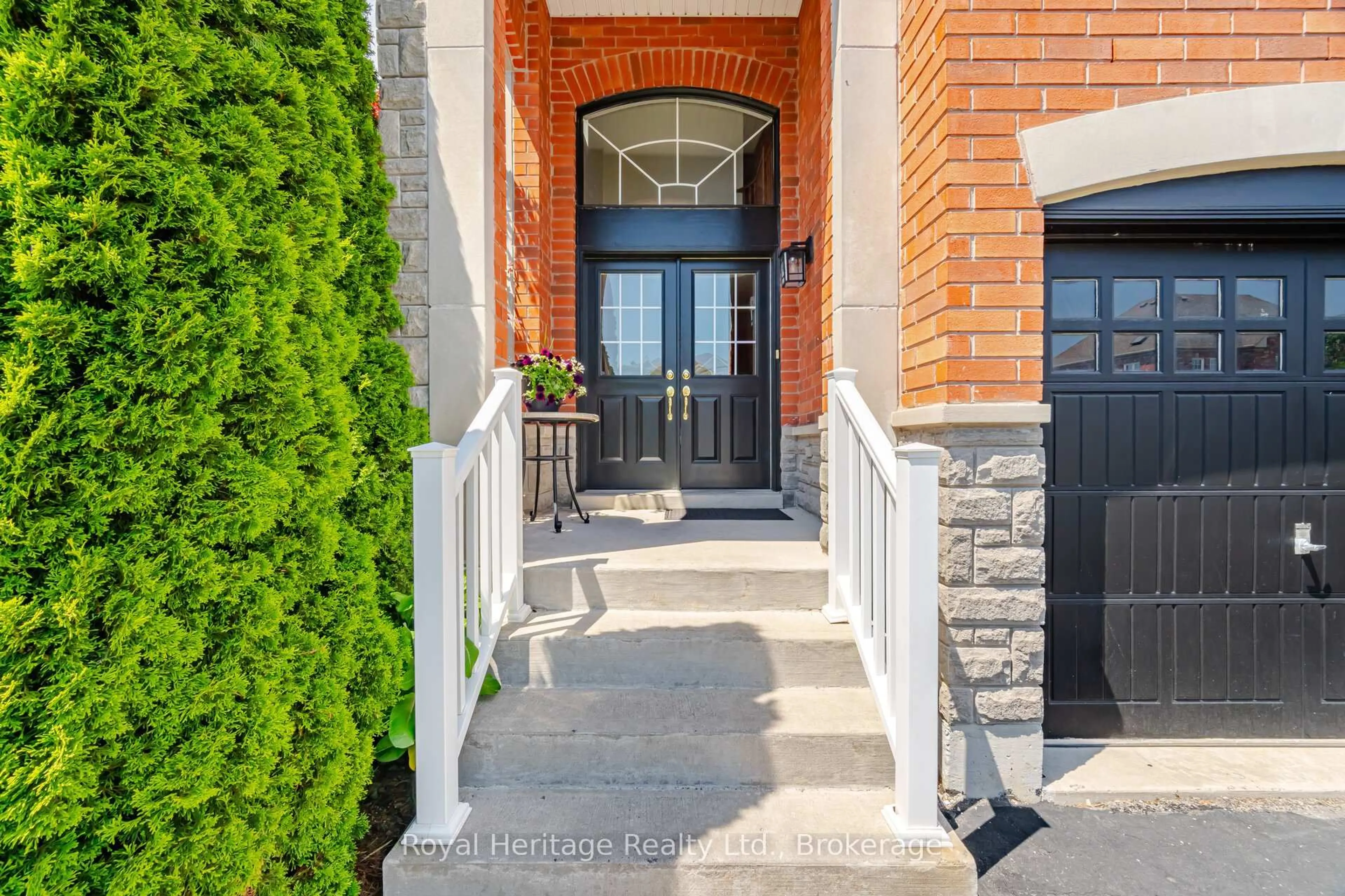 Indoor entryway for 824 Fetchison Dr, Oshawa Ontario L1K 0L5