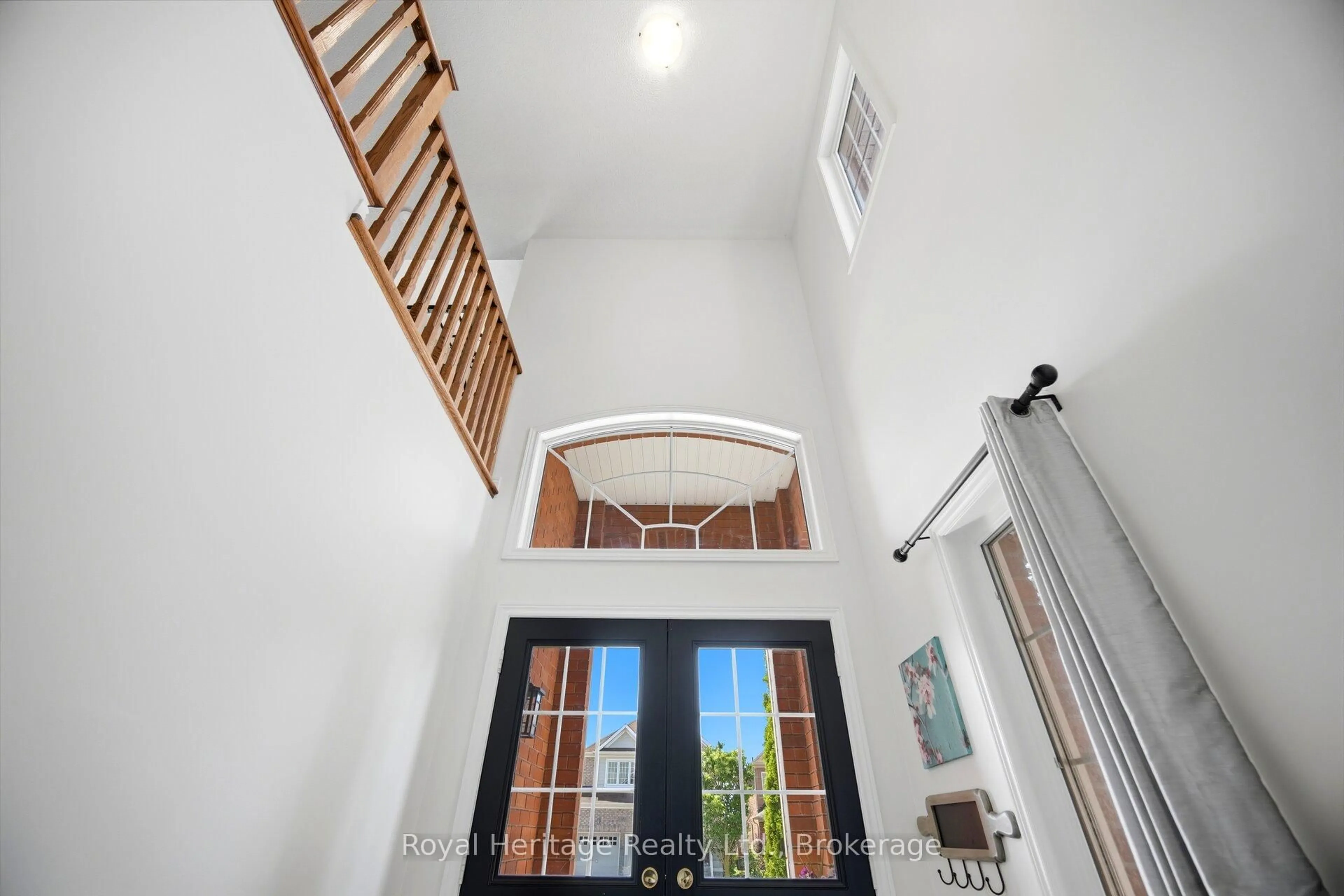 Indoor foyer for 824 Fetchison Dr, Oshawa Ontario L1K 0L5