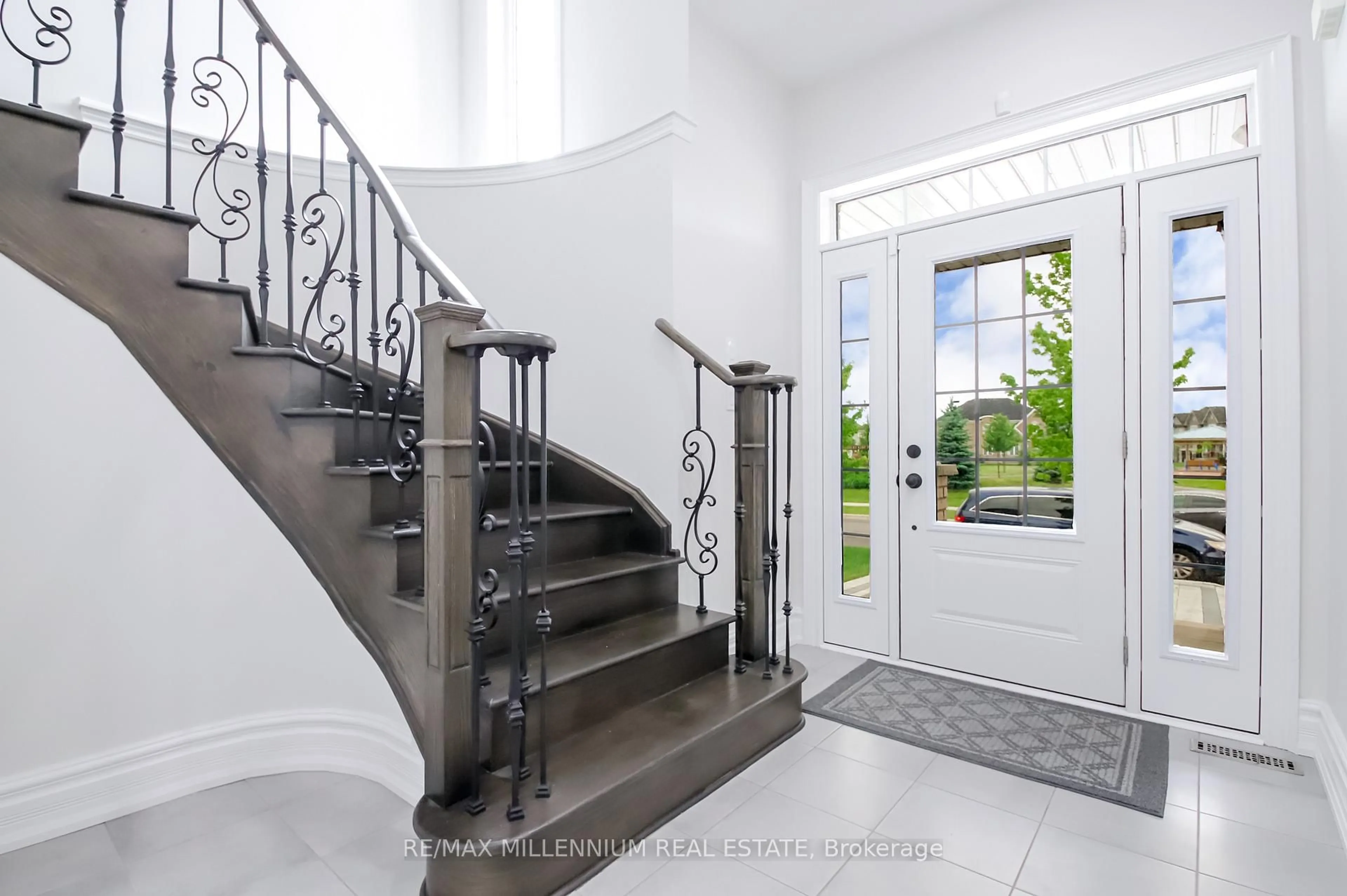 Indoor entryway for 47 Douglas Kemp Cres, Clarington Ontario L1C 7E3