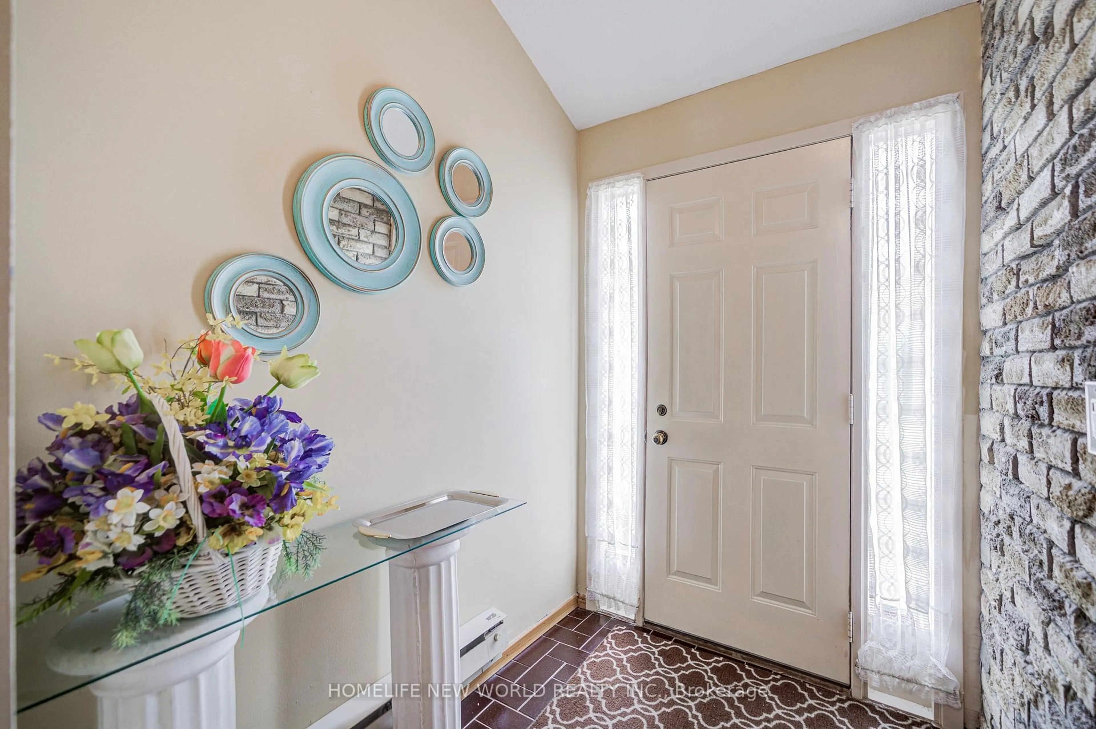 Indoor entryway for 129 Sandyhook Sq, Toronto Ontario M1W 3N5