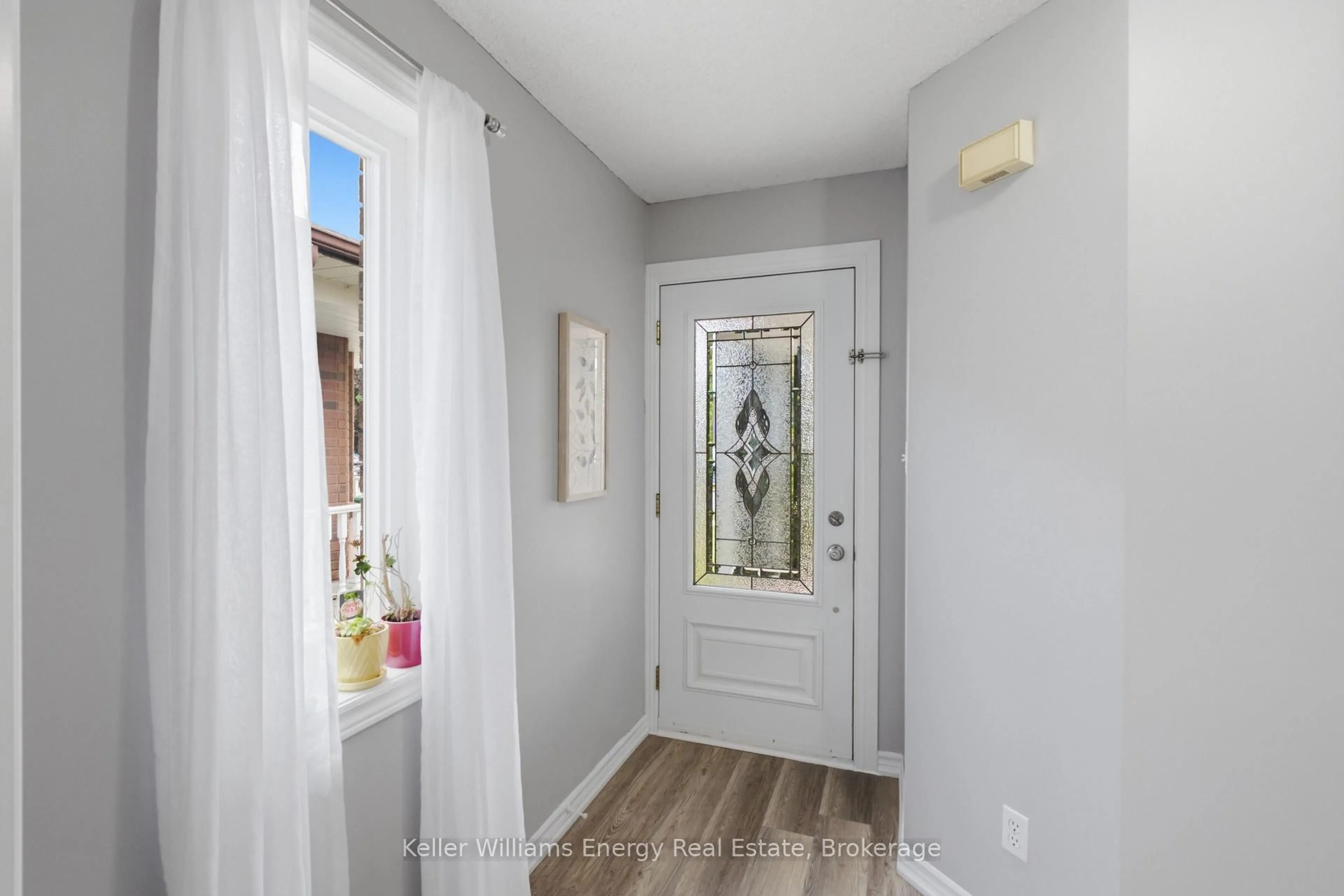 Indoor entryway for 16 John Walter Cres, Clarington Ontario L1E 2W6