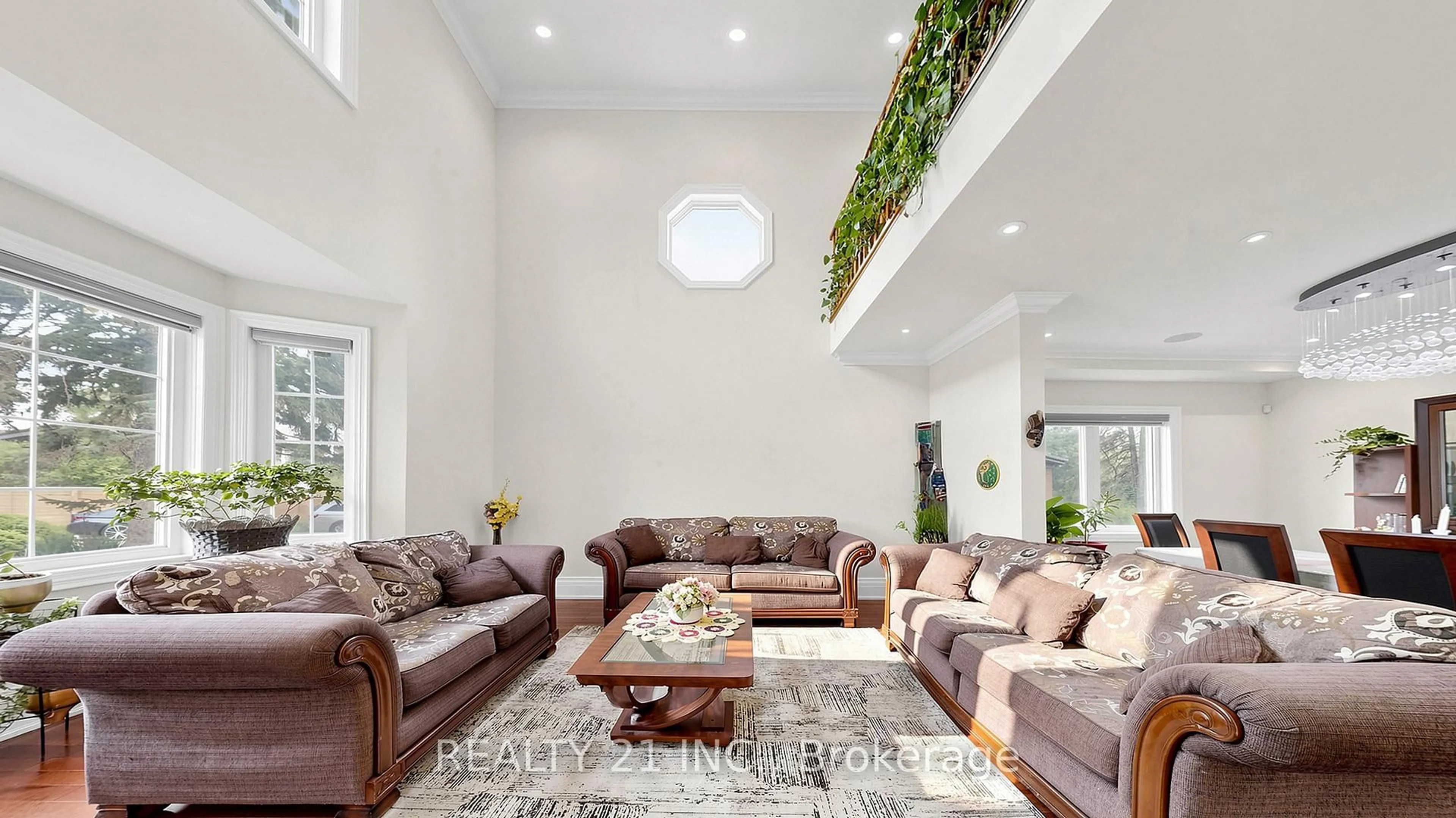 Living room with furniture, unknown for 3 Stinson Circ, Toronto Ontario M4B 2Y7