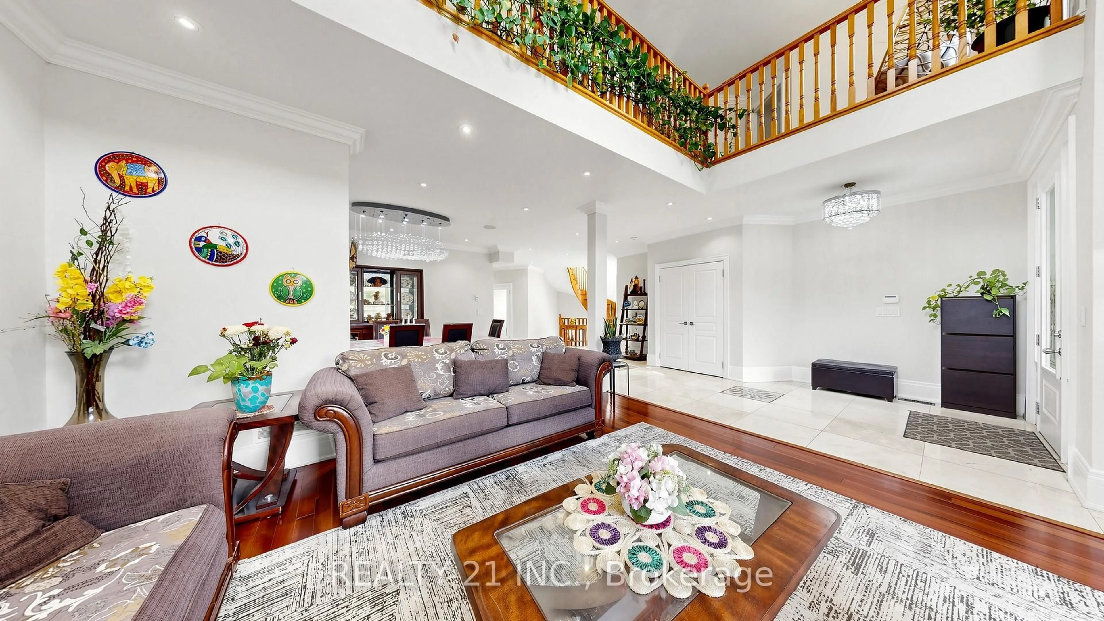 Living room with furniture, unknown for 3 Stinson Circ, Toronto Ontario M4B 2Y7