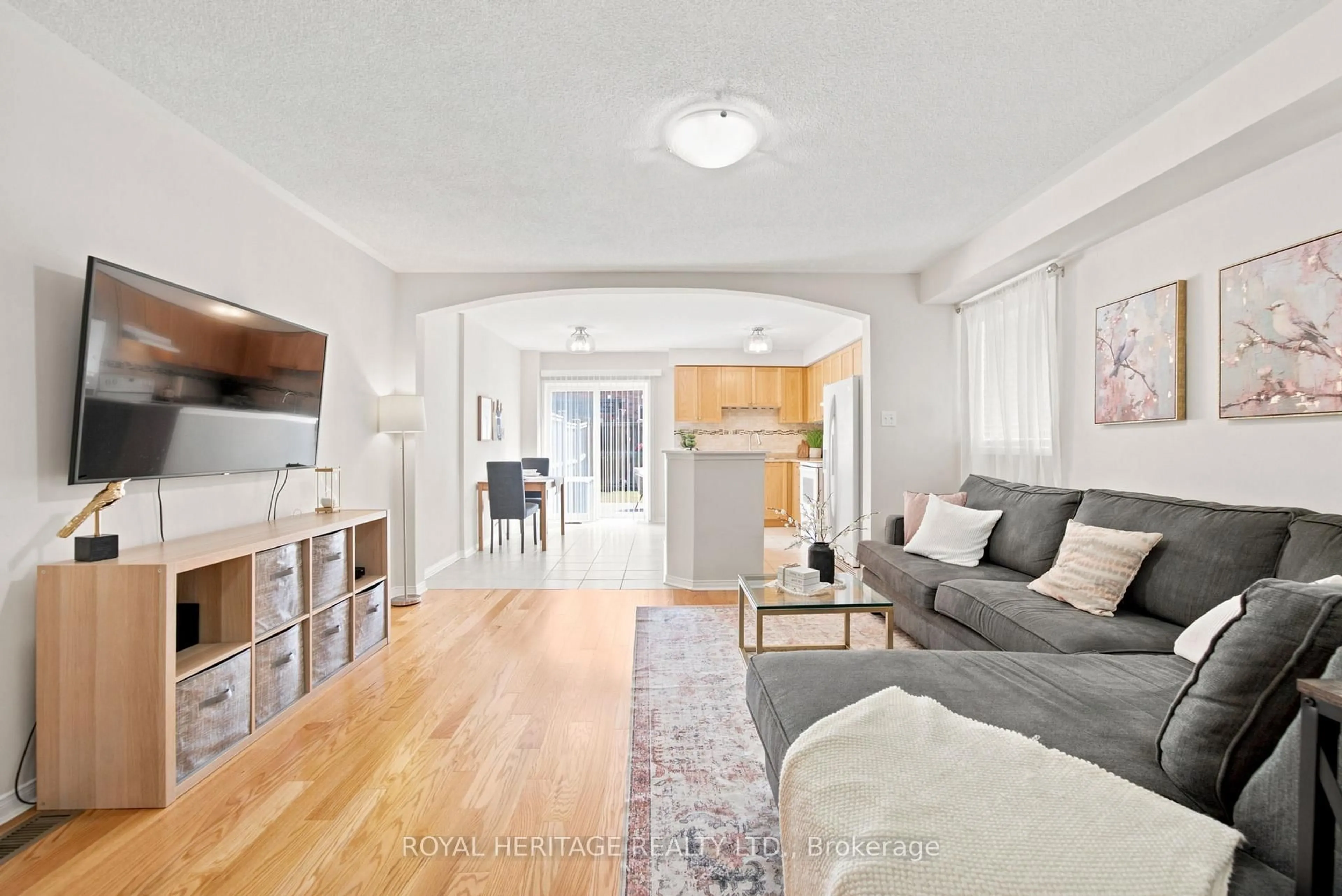 Living room with furniture, unknown for 39 Neill Ave, Whitby Ontario L1R 3N4