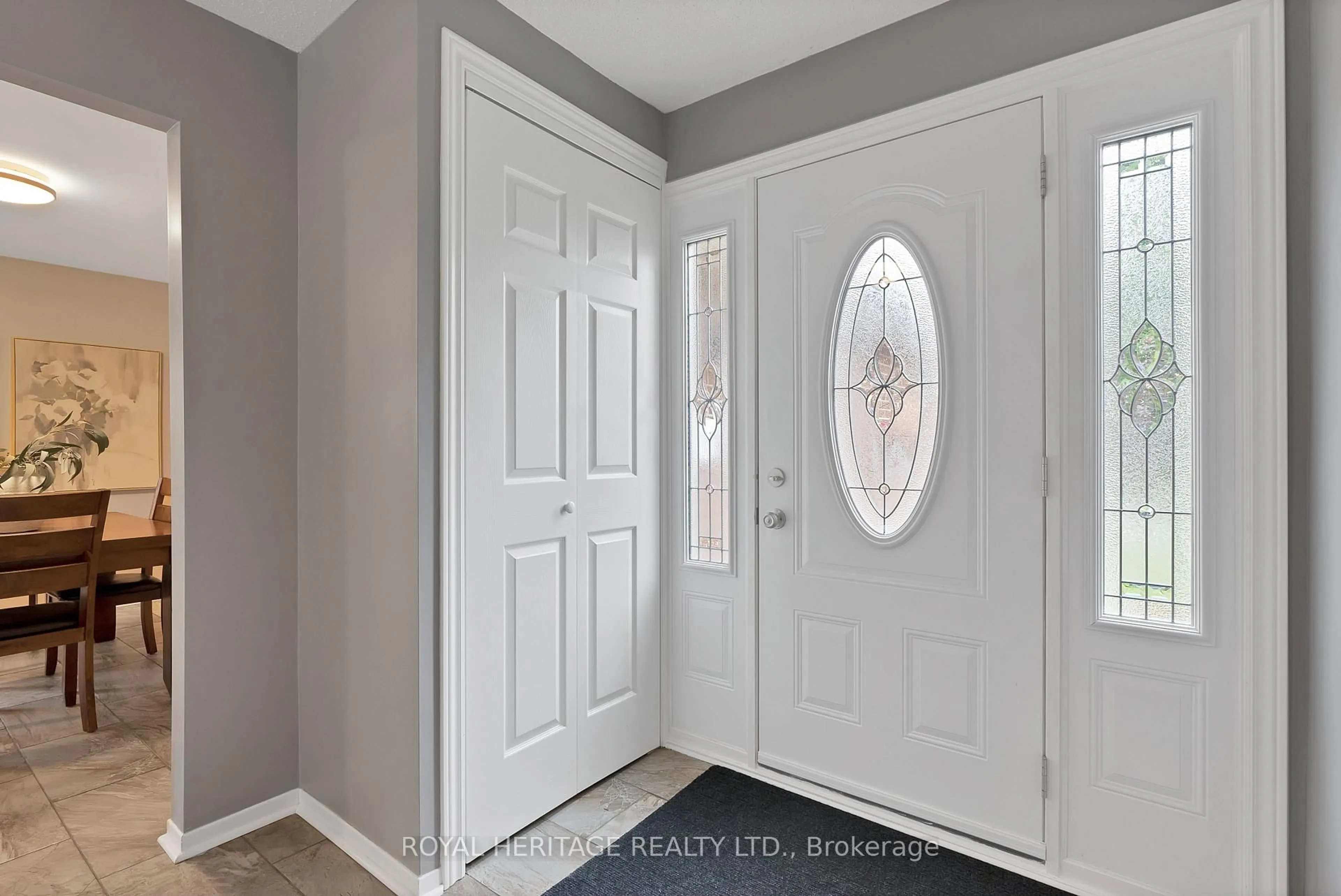 Indoor entryway for 1235 Cedarcroft Cres, Pickering Ontario L1X 1S6