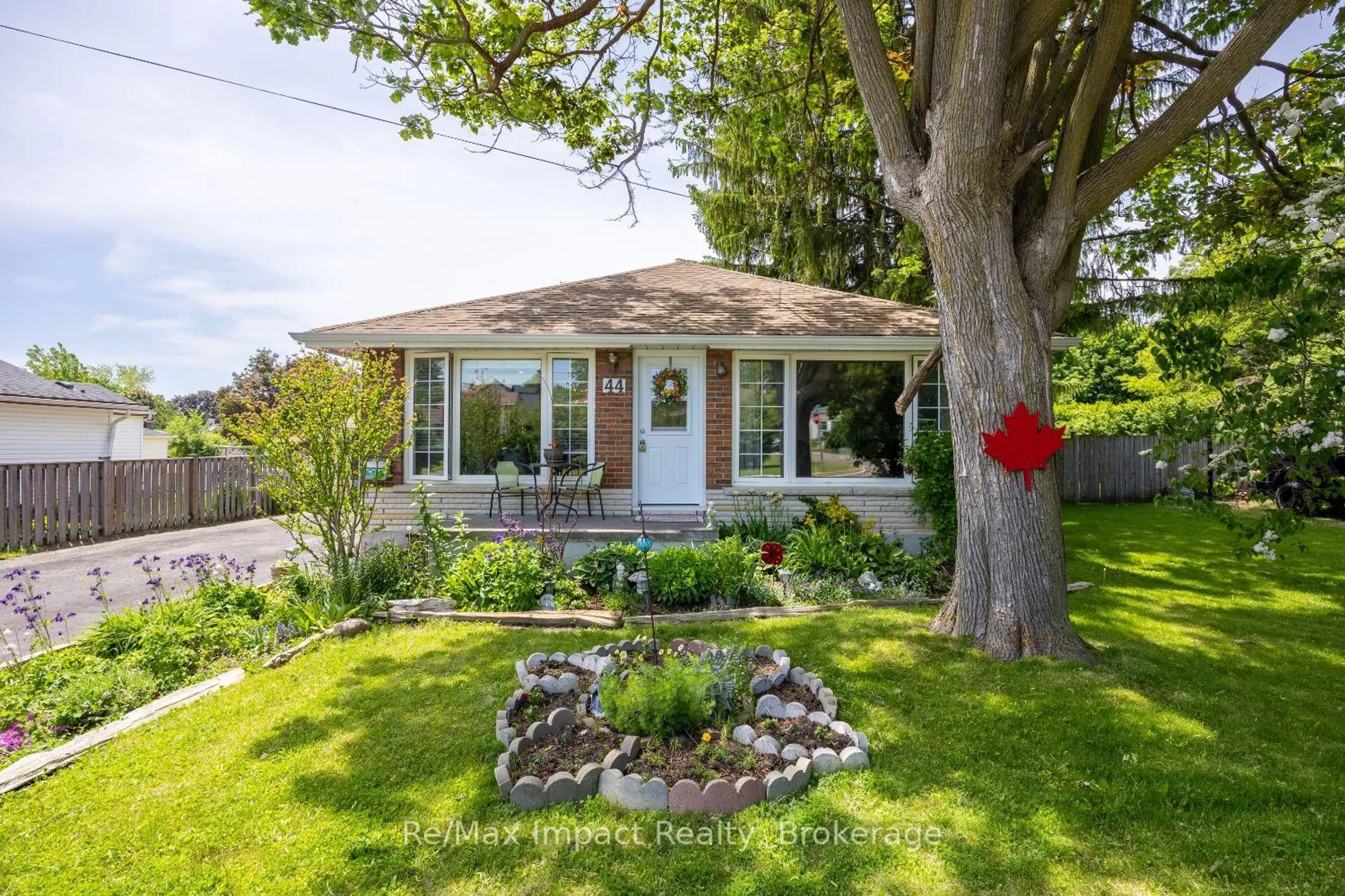 Home with vinyl exterior material, street for 44 Brown St, Clarington Ontario L1C 2R4
