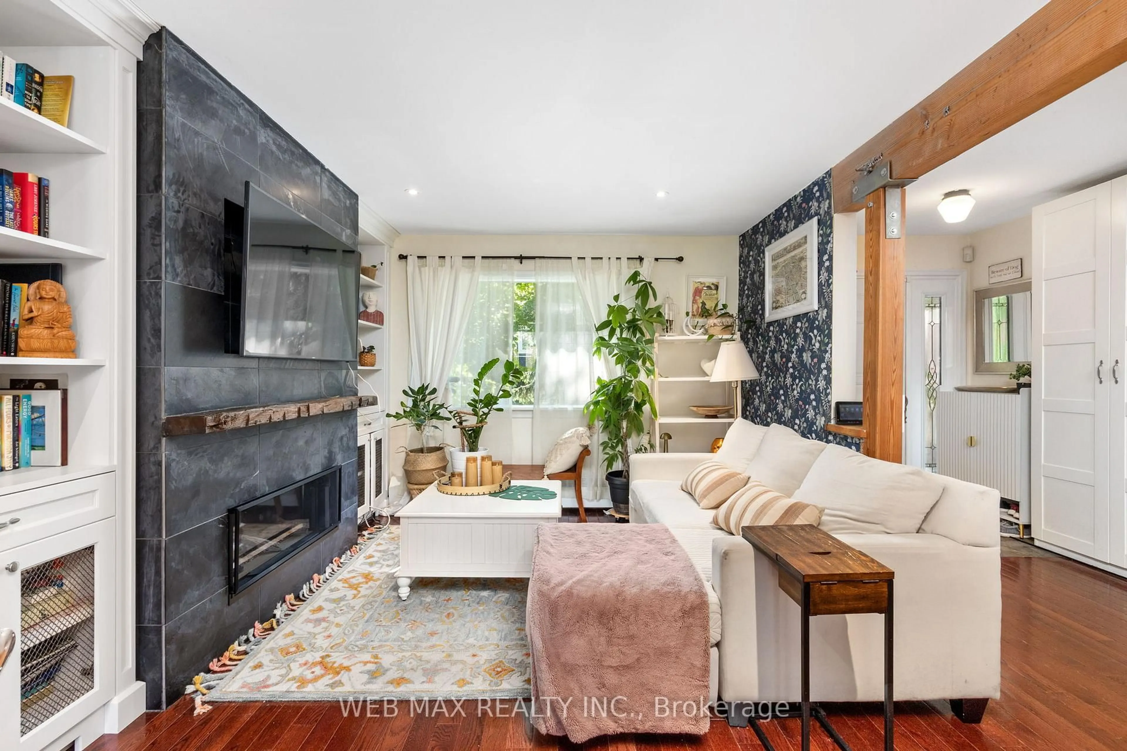 Living room with furniture, unknown for 18 Bellefair Ave, Toronto Ontario M4L 3T8