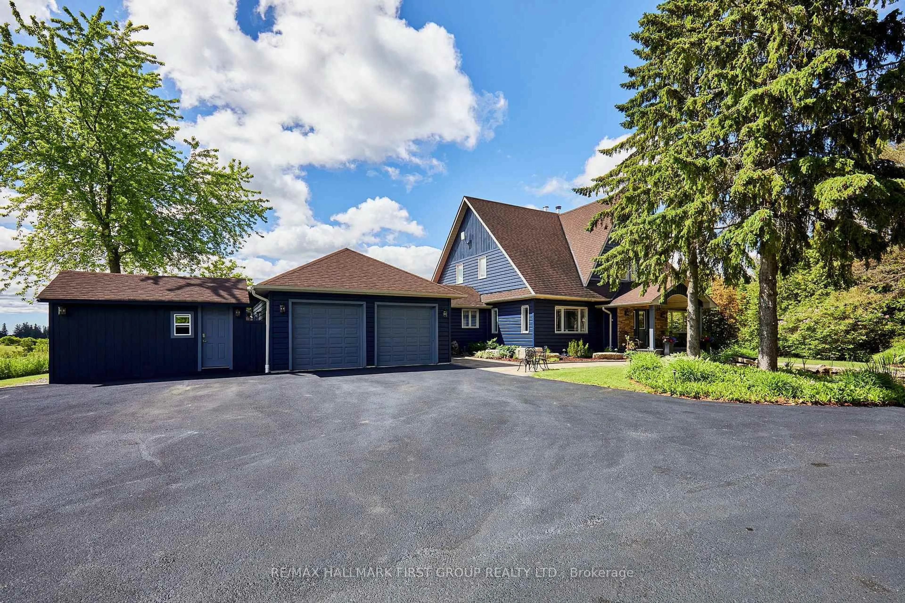 A pic from outside/outdoor area/front of a property/back of a property/a pic from drone, unknown for 7475 Garrard Rd, Whitby Ontario L1M 2B6