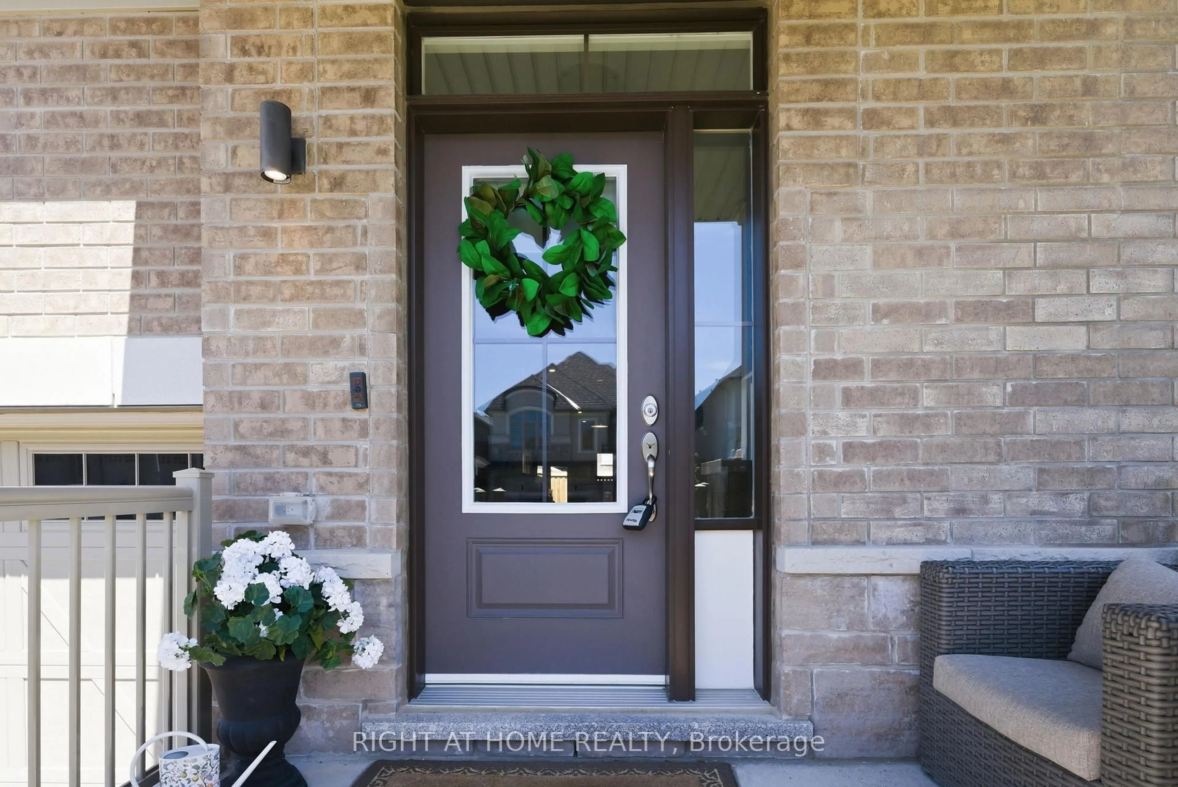 Indoor entryway for 1304 Apollo St, Oshawa Ontario L1K 3E6