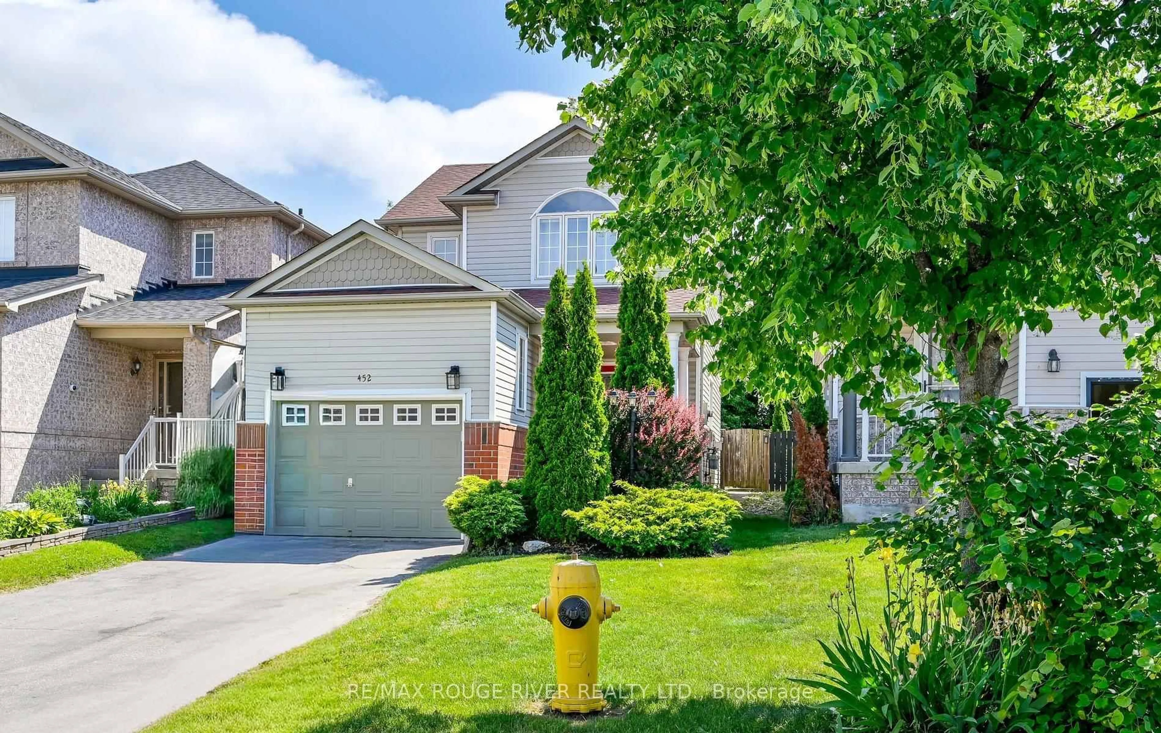 Home with vinyl exterior material, street for 452 Nottingham Cres, Oshawa Ontario L1K 2V6