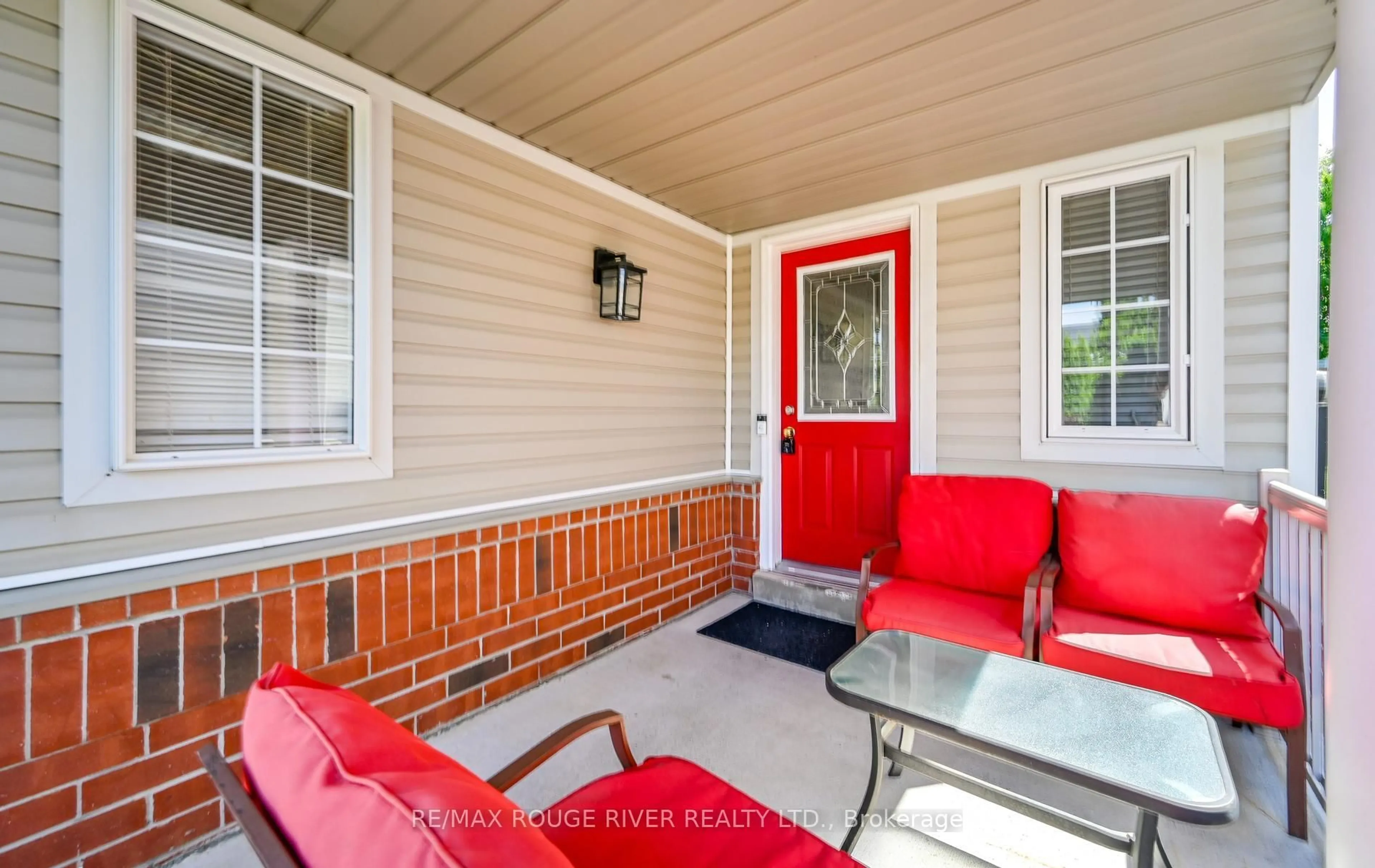 Patio, street for 452 Nottingham Cres, Oshawa Ontario L1K 2V6