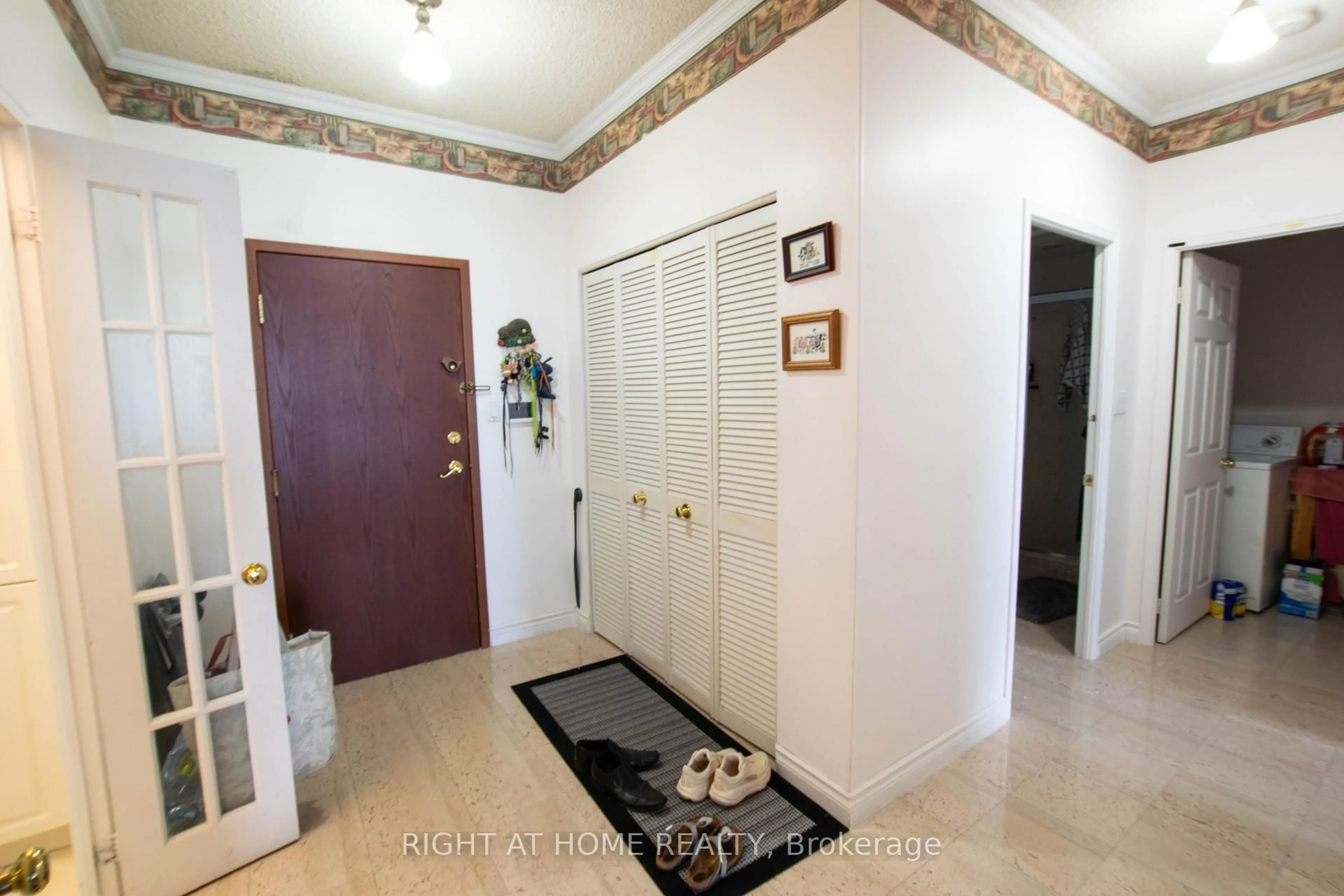 Indoor entryway for 168 Bonis Ave #2106, Toronto Ontario M1T 3V6
