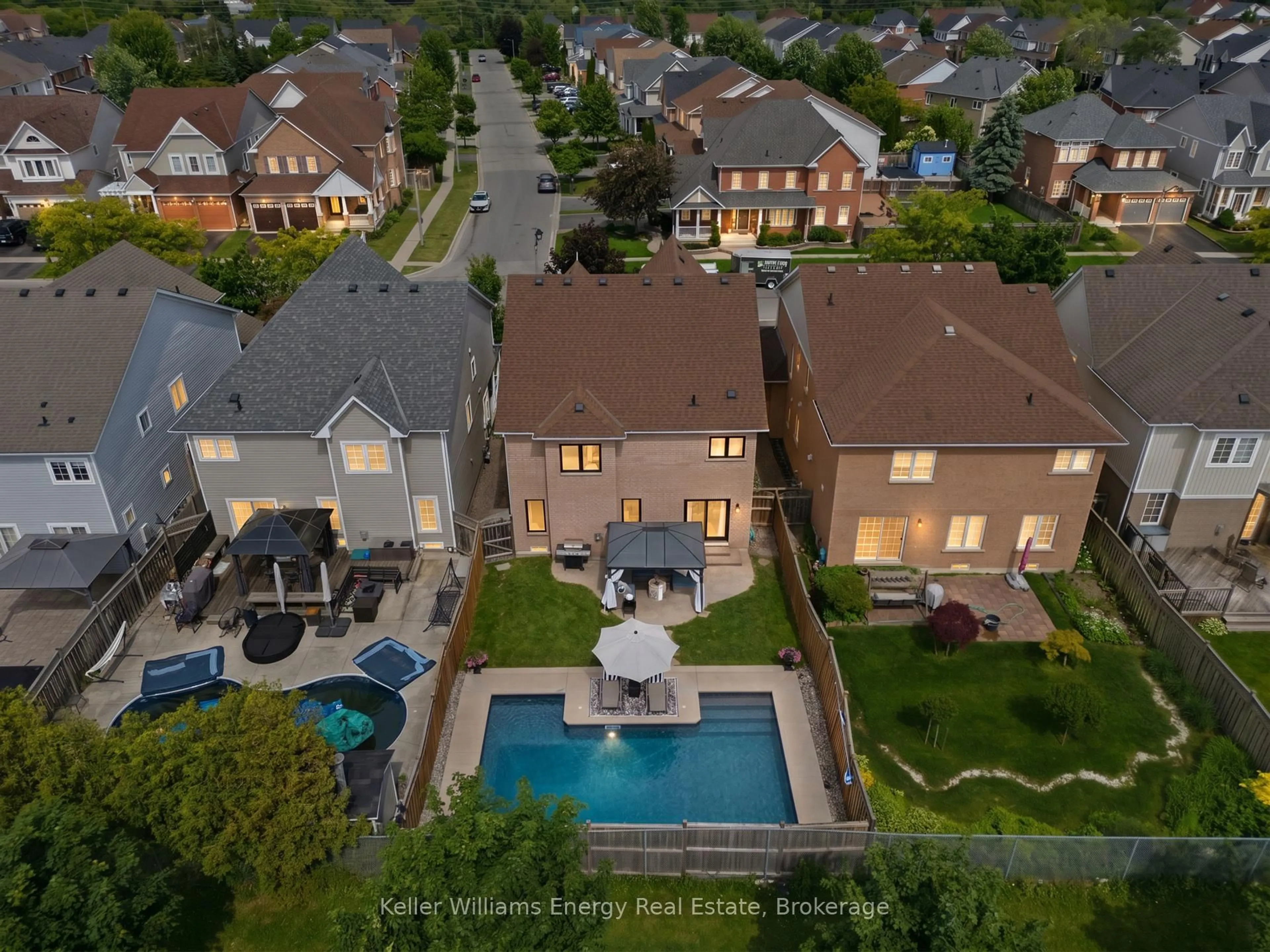 A pic from outside/outdoor area/front of a property/back of a property/a pic from drone, street for 1568 Arborwood Dr, Oshawa Ontario L1K 2R4