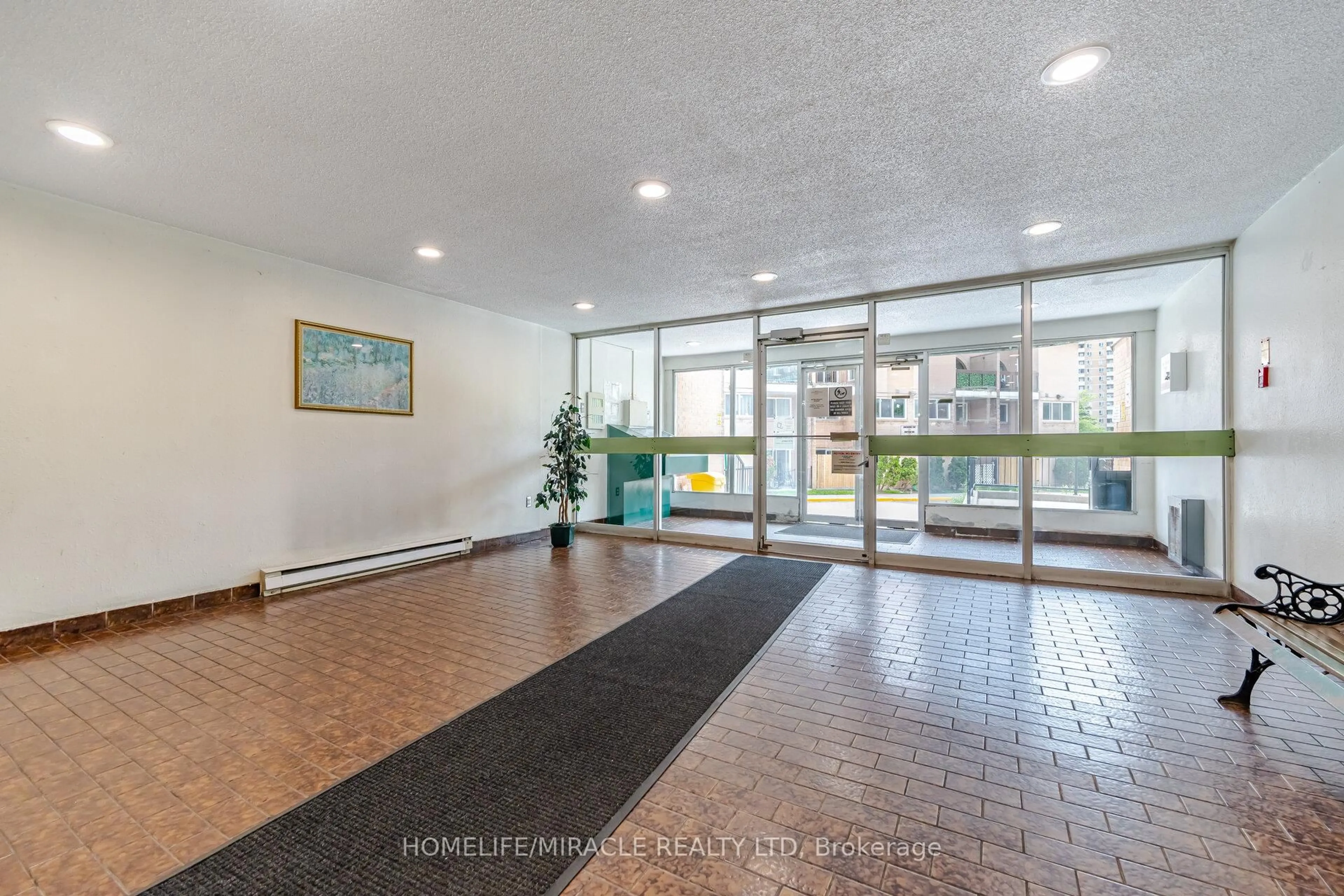 Indoor foyer for 100 Mornelle Crt #2051, Toronto Ontario M1E 4X2