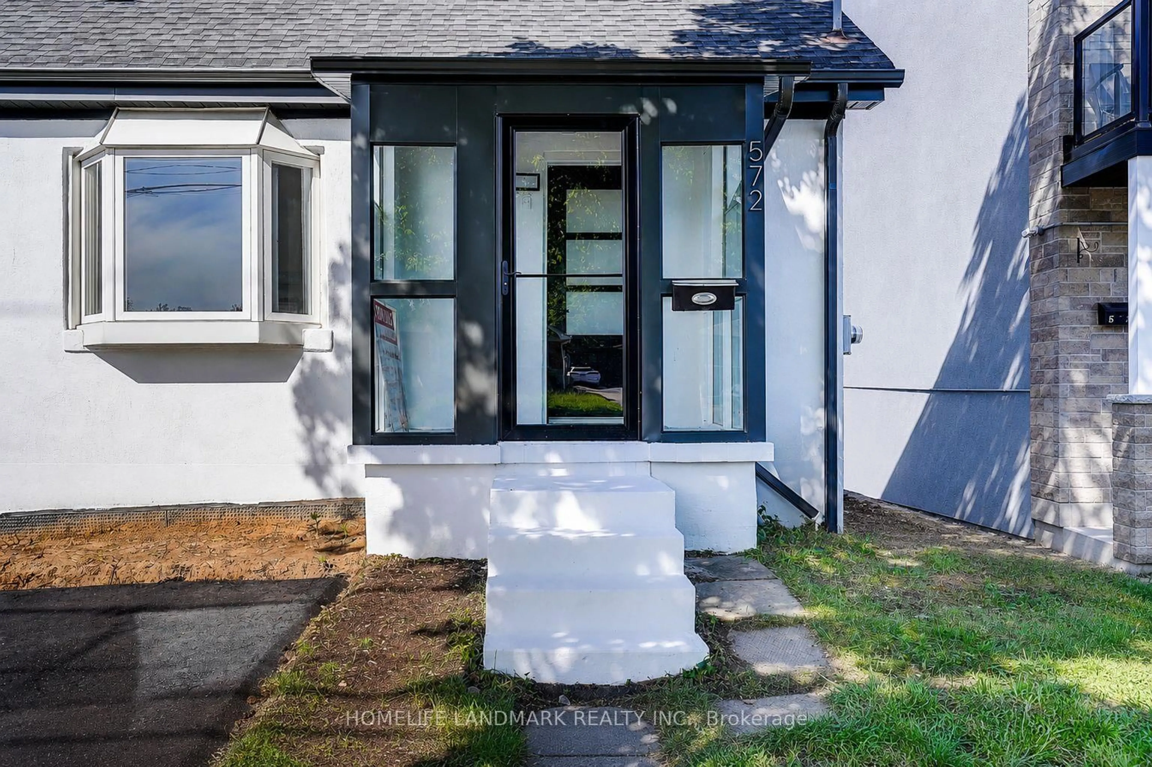Unknown for 572 Pharmacy Ave, Toronto Ontario M1L 3G9