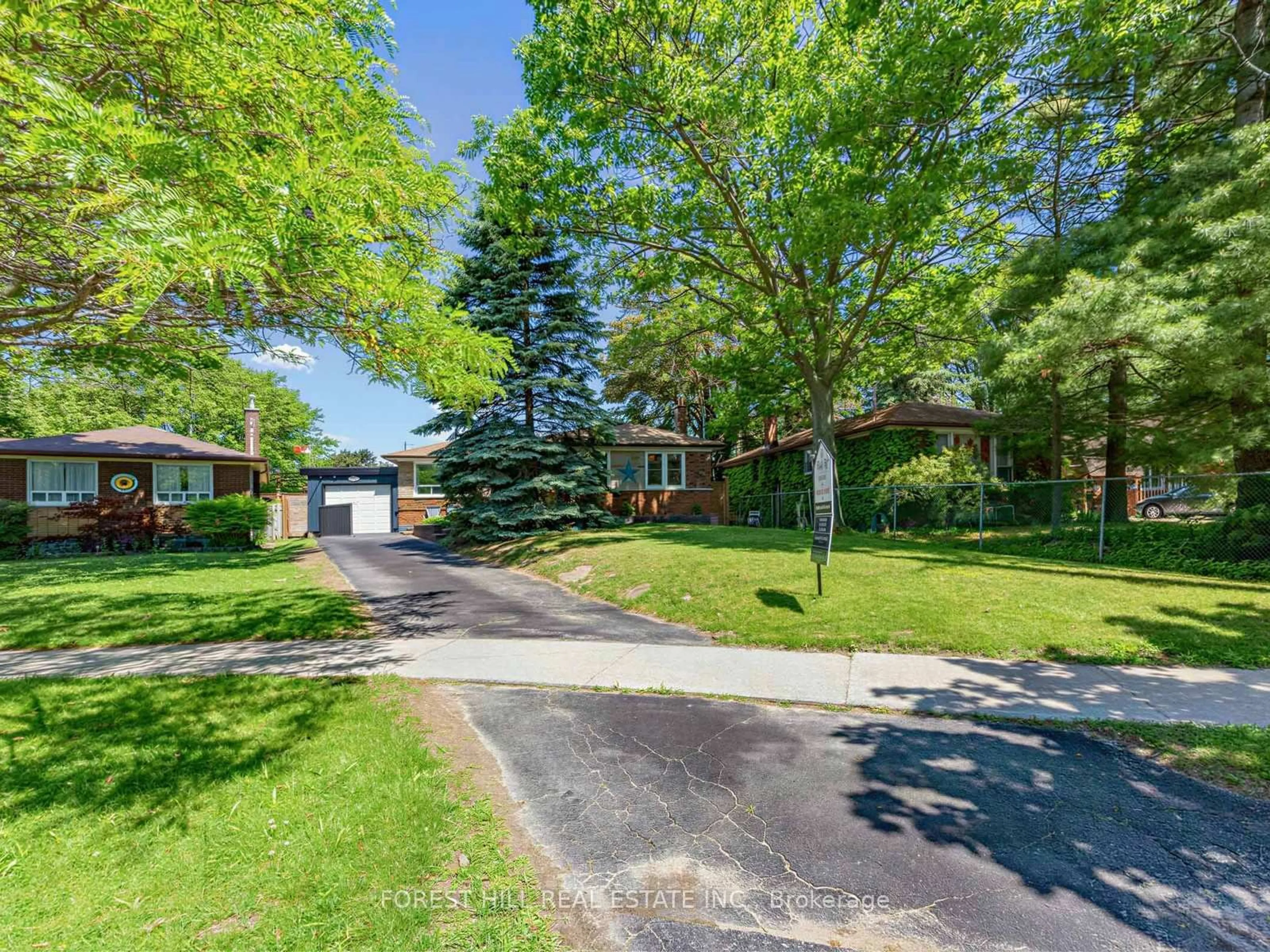 A pic from outside/outdoor area/front of a property/back of a property/a pic from drone, street for 72 Woodgarden Cres, Toronto Ontario M1E 3K2