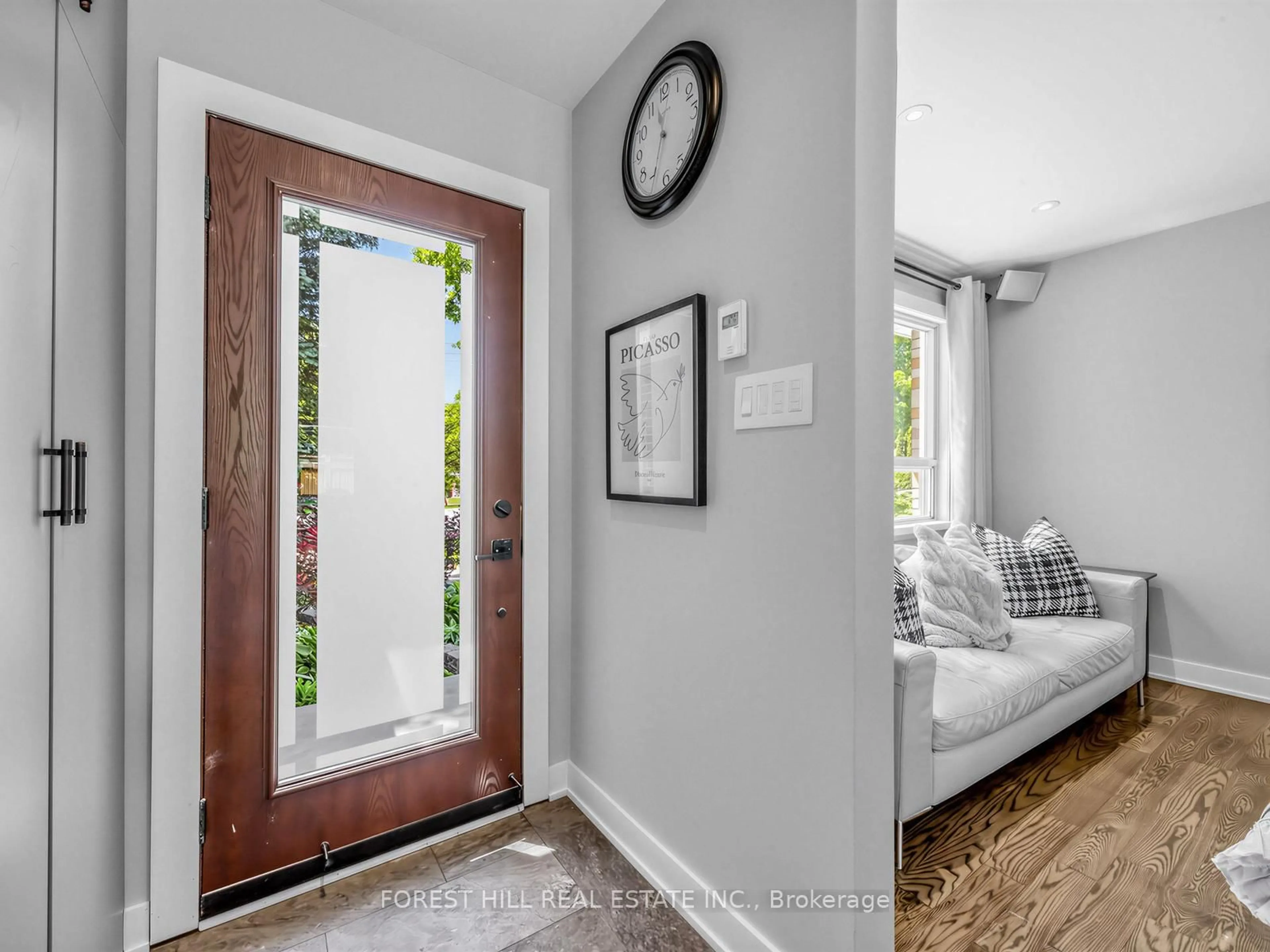 Indoor entryway for 72 Woodgarden Cres, Toronto Ontario M1E 3K2
