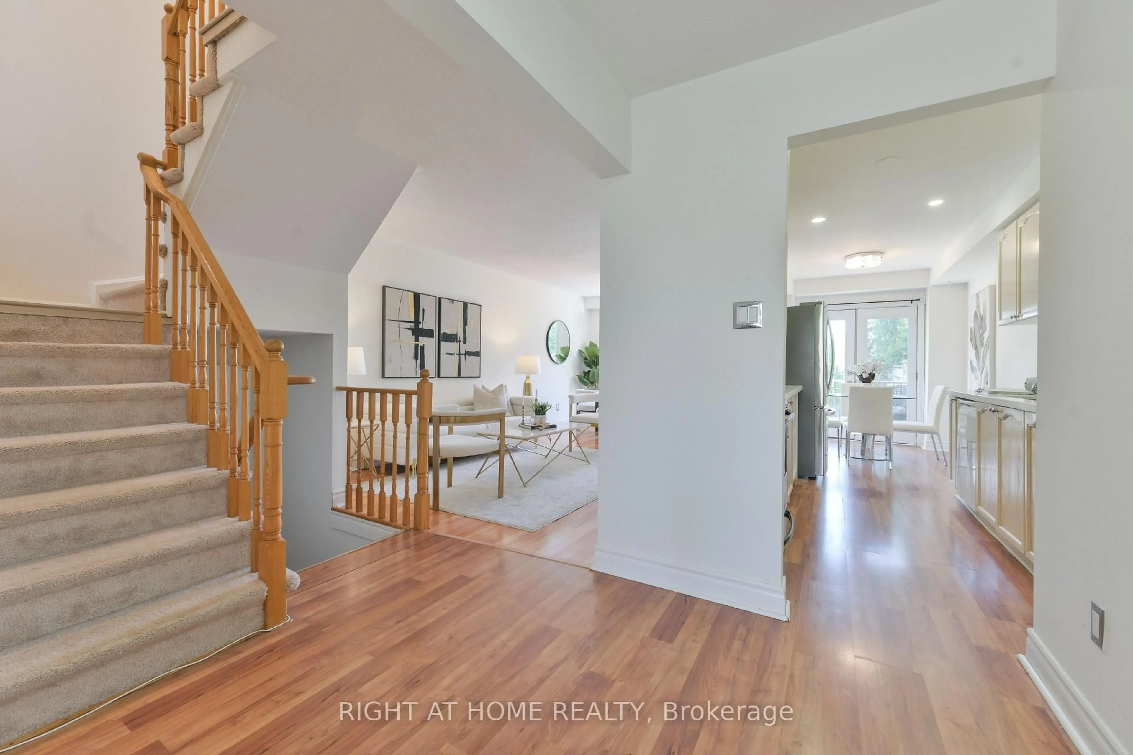 Indoor entryway for 112 Creekwood Cres, Whitby Ontario L1R 2K4