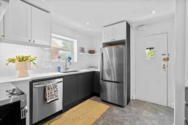 6 Barrett Rd, Toronto 5