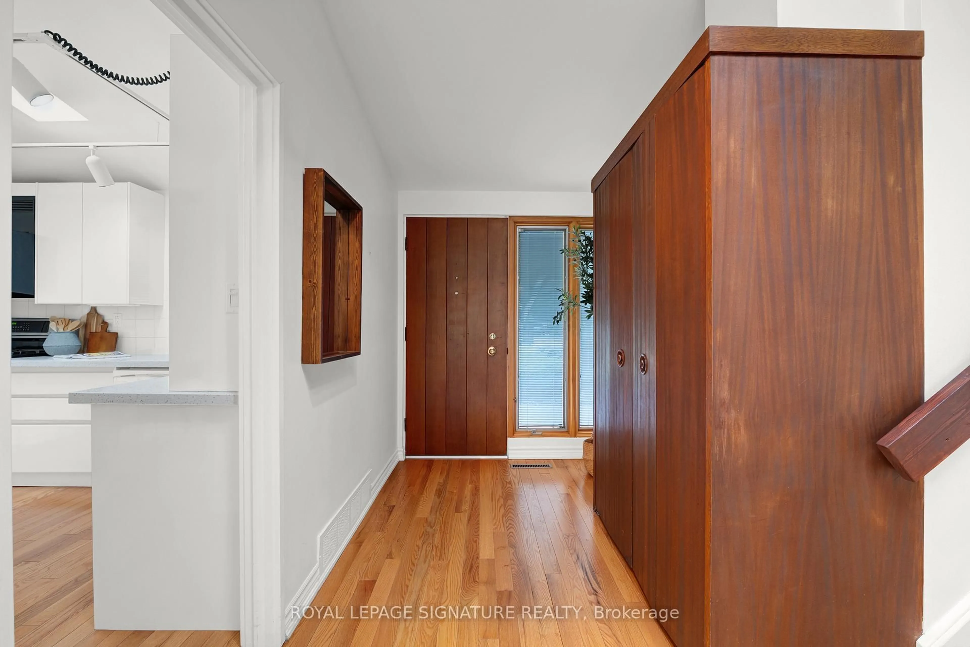Indoor entryway for 10 Oakley Blvd, Toronto Ontario M1P 3P2