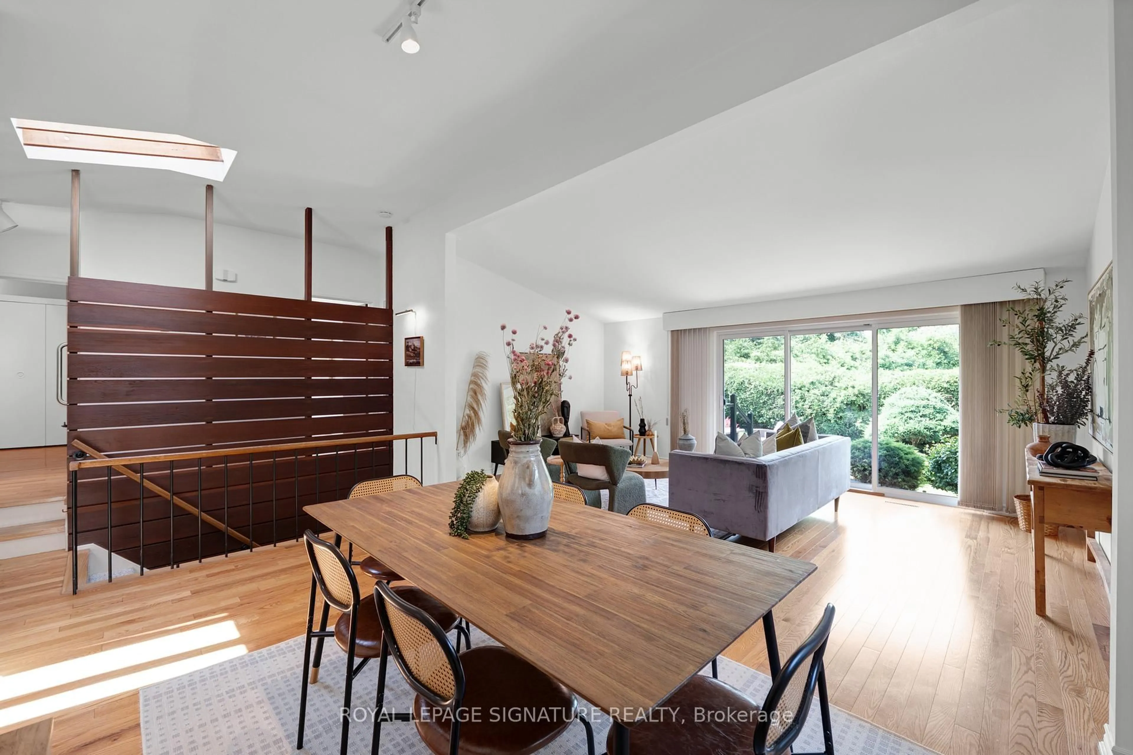 Dining room, wood/laminate floor for 10 Oakley Blvd, Toronto Ontario M1P 3P2