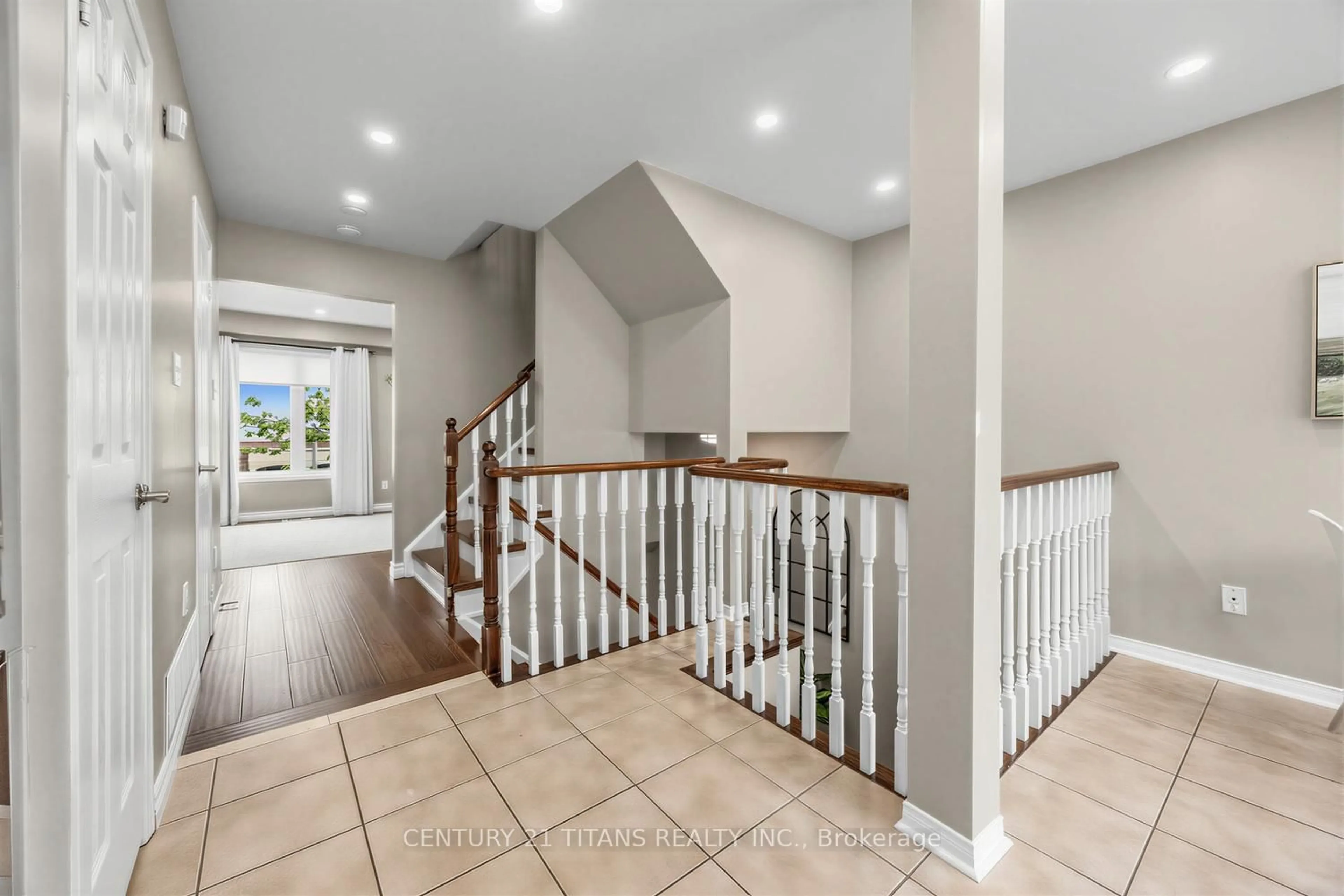 Indoor entryway for 6 Mcgonigal Lane, Ajax Ontario L1T 4G9