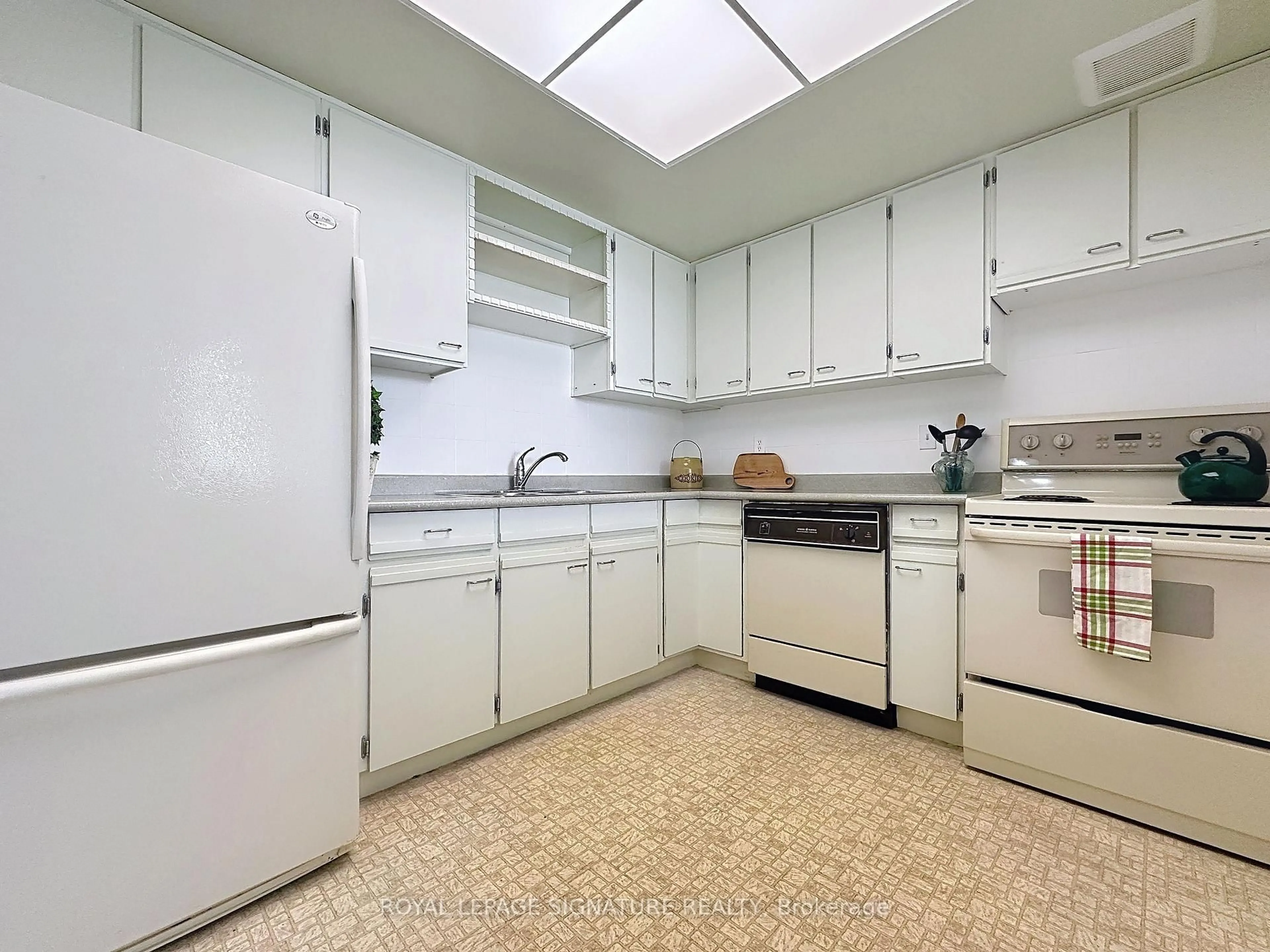 Standard kitchen, unknown for 20 Dean Park Rd #1103, Toronto Ontario M1B 3G9