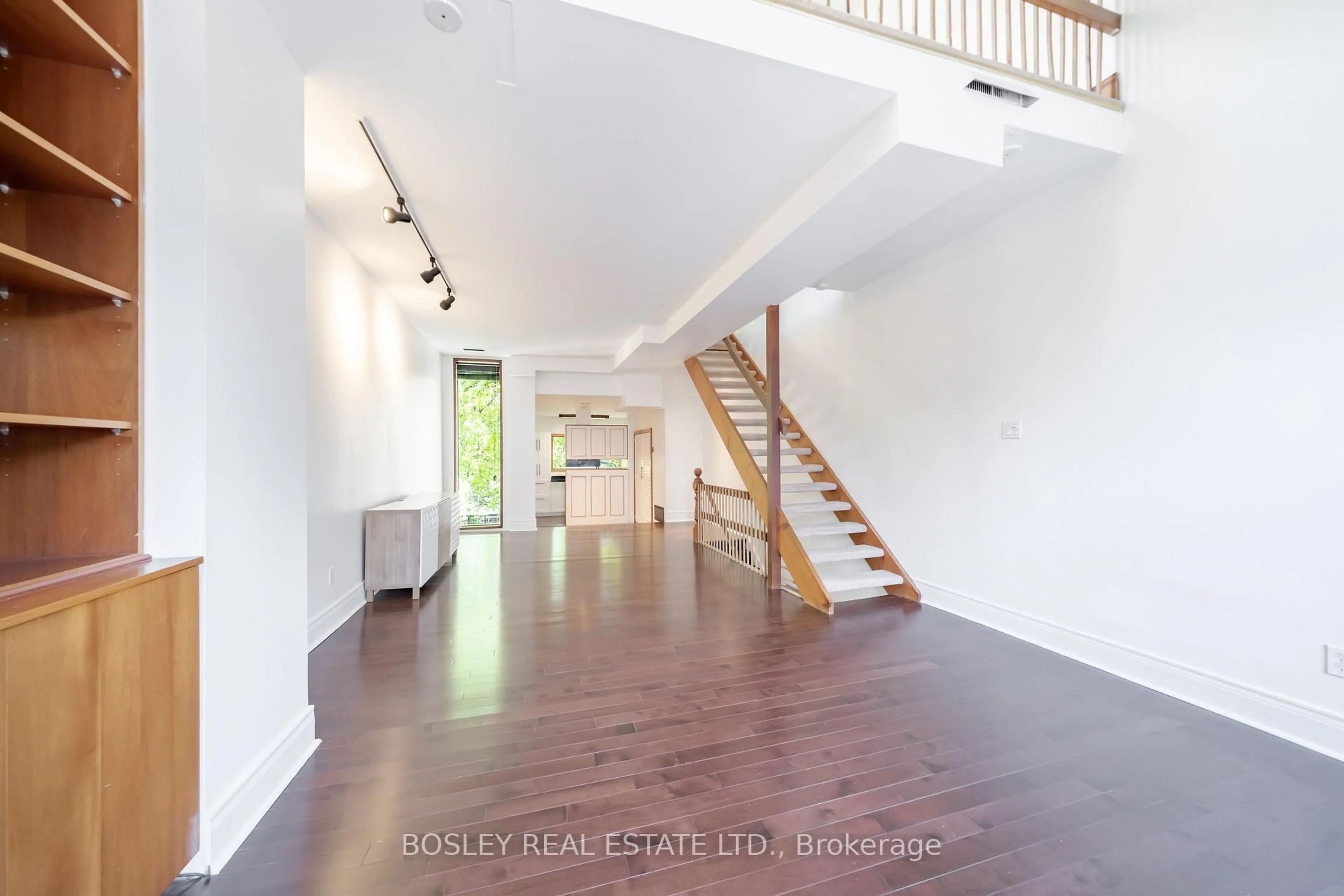 Indoor foyer for 123 Hamilton St, Toronto Ontario M4M 2C7